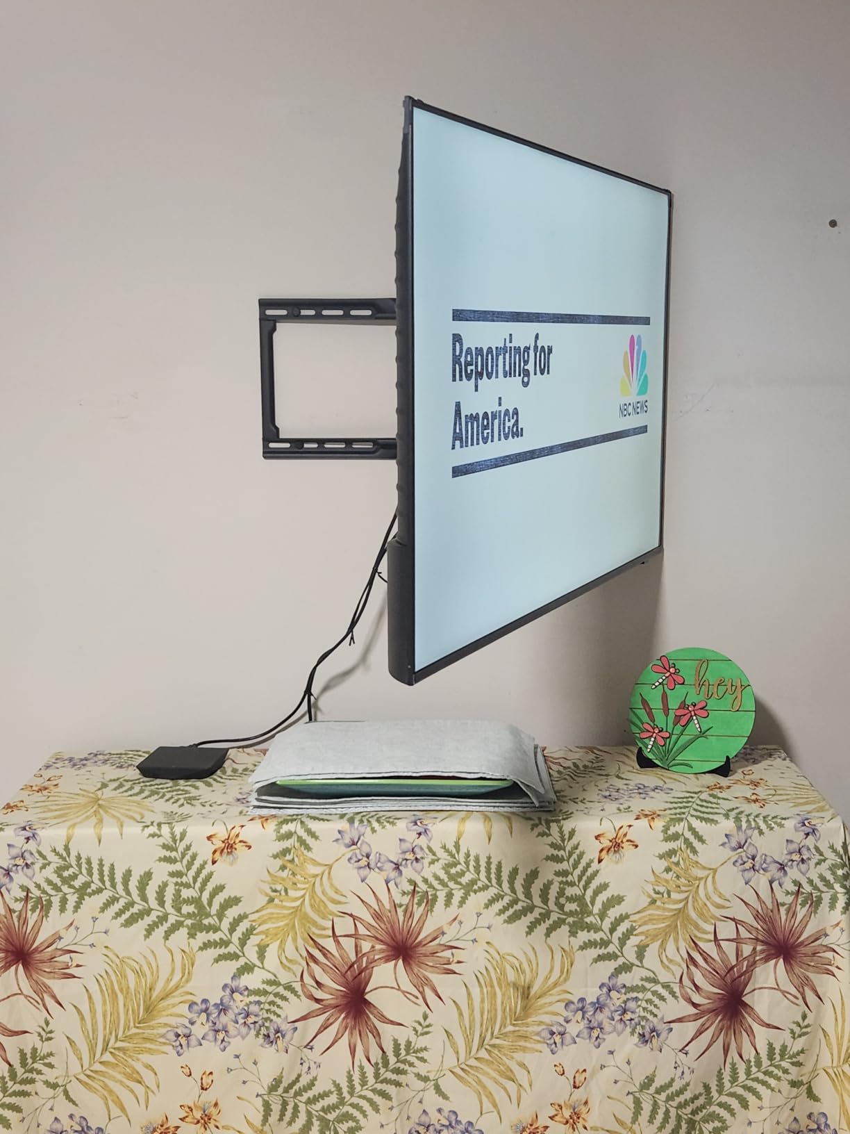 Perlegear UL-Listed Full Motion TV Wall Mount for 42 to 90 Inch TVs up to 150 lbs, Pre-Assembled TV Mount with Tool-Free Tilt, Swivel, Extension, Max VESA 600 x 400mm, 12 16 18 24 Wood Studs, PGLF16 customer photo 1