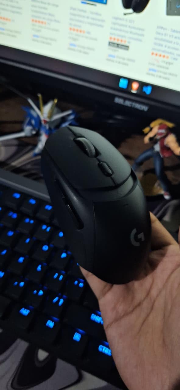 Logitech G309 Lightspeed Wireless Gaming Mouse, Lightweight, LIGHTFORCE Hybrid Switches, Hero 25K Sensor, 300+ Hour Battery Life with AA Battery, 6 Programmable Buttons, PC & Mac - White customer photo 1