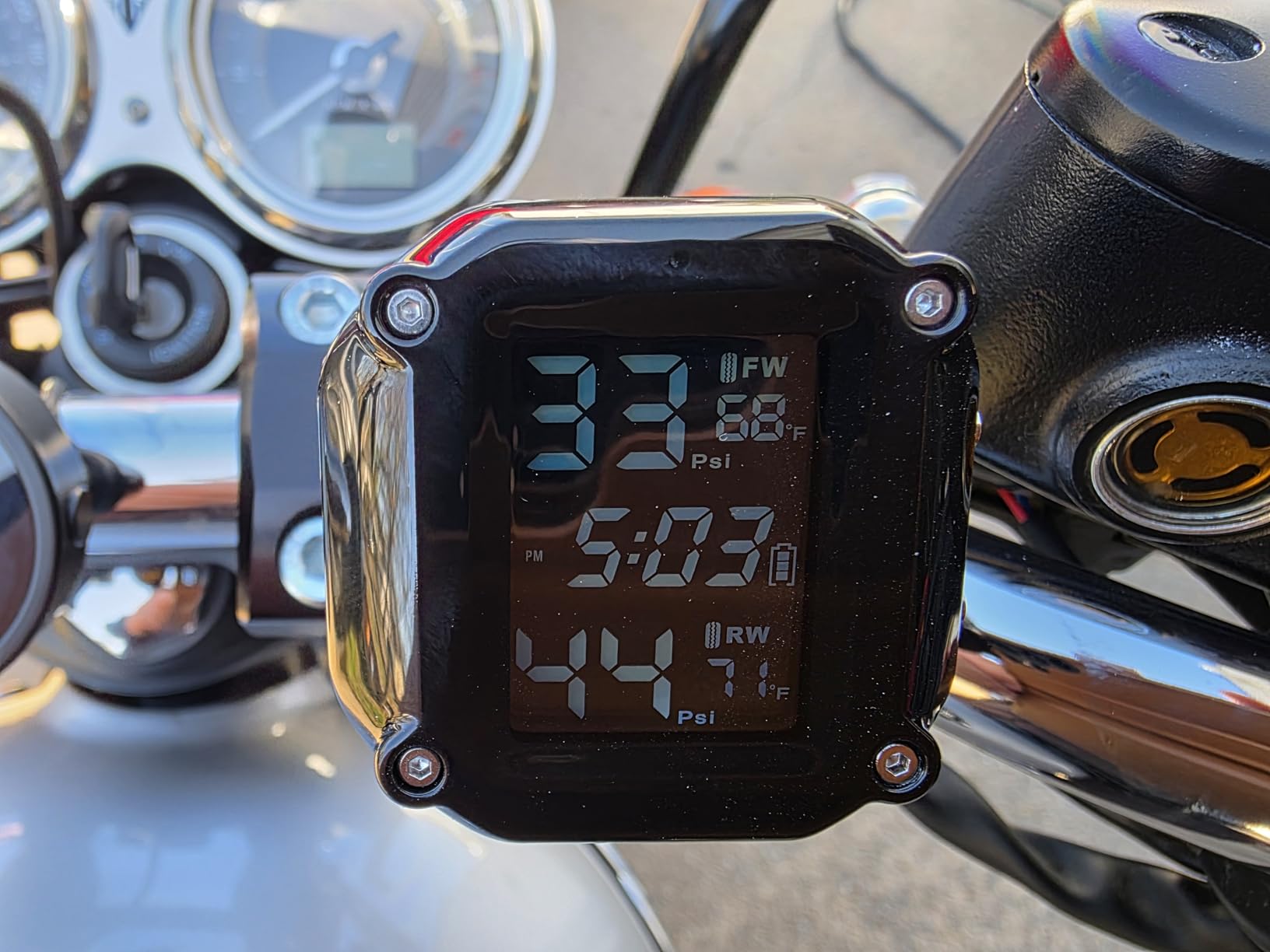 Shkalacar Motorcycle Tire Pressure Monitoring System USB Charging Wireless TPMS for Motorcycle with 2 External Sensors & Digital LCD Display customer photo 1