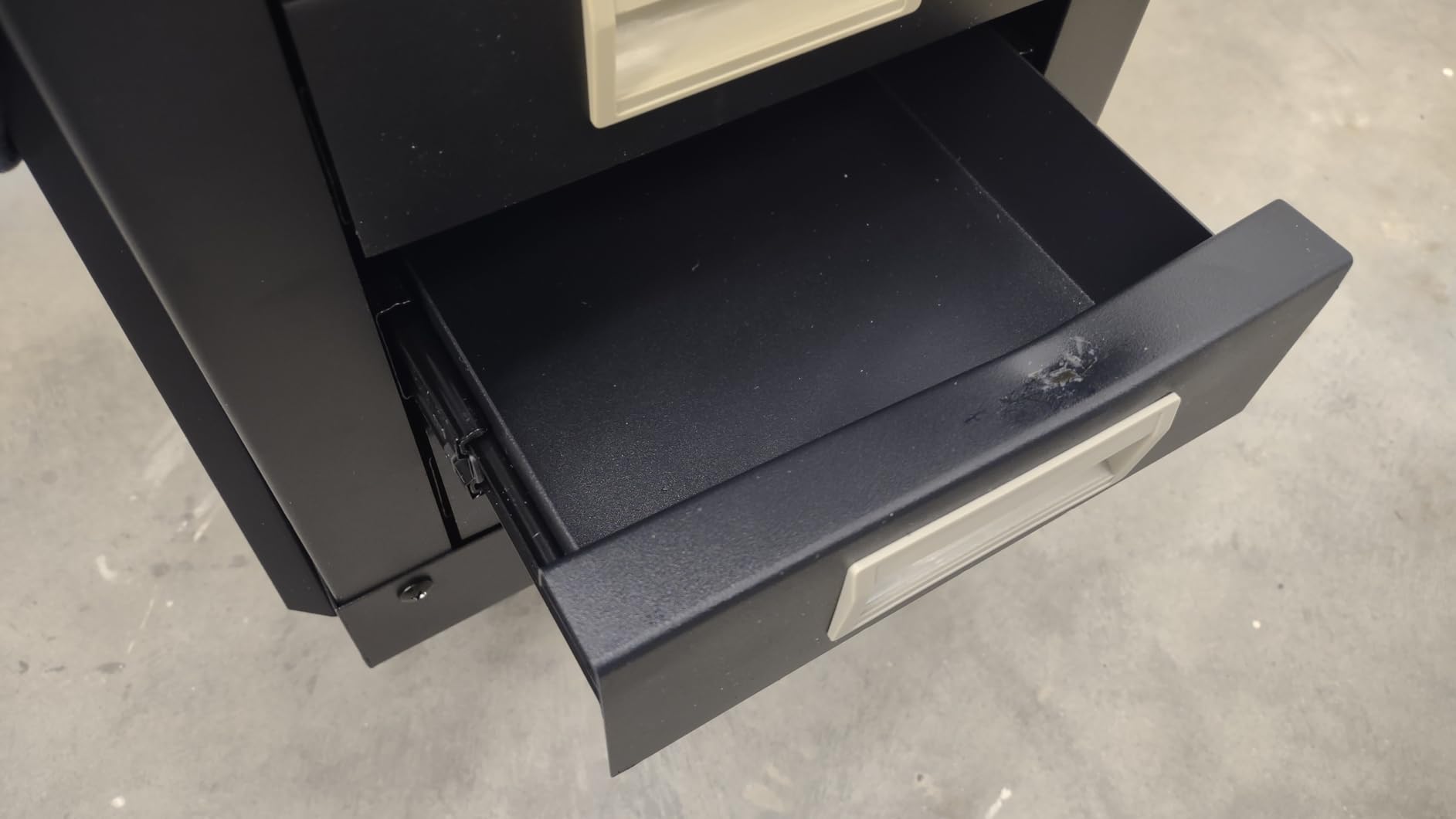 YESWELDER Welding Cart with 4 Drawers for MIG Welder TIG Welder and Plasma Cutter, Heavy Duty Large Storage 360° Rolling Welding Trolley customer photo 1