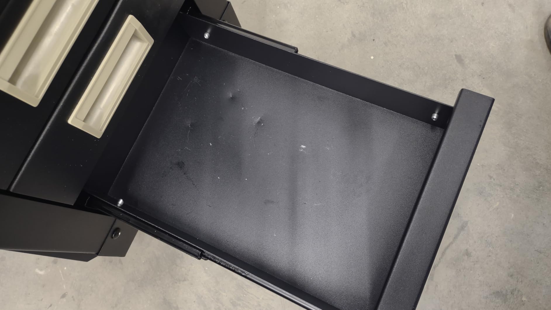 YESWELDER Welding Cart with 4 Drawers for MIG Welder TIG Welder and Plasma Cutter, Heavy Duty Large Storage 360° Rolling Welding Trolley customer photo 2