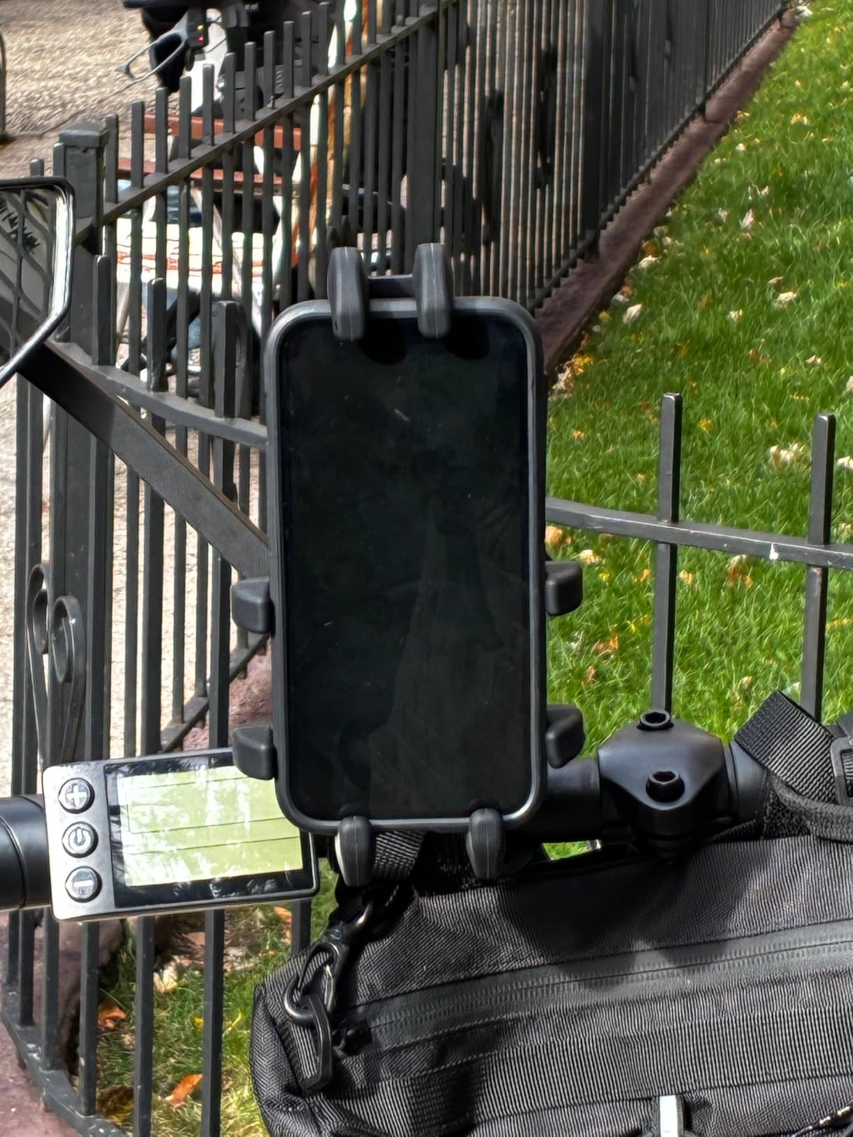 BRCOVAN Motorcycle Phone Mount Holder with Vibration Dampener, Anti-Shake Handlebar Cellphone Cradle for Bike Bicycle Scooter ATV, Adjustable Fit 5.4-6.9'' Smartphone customer photo 1