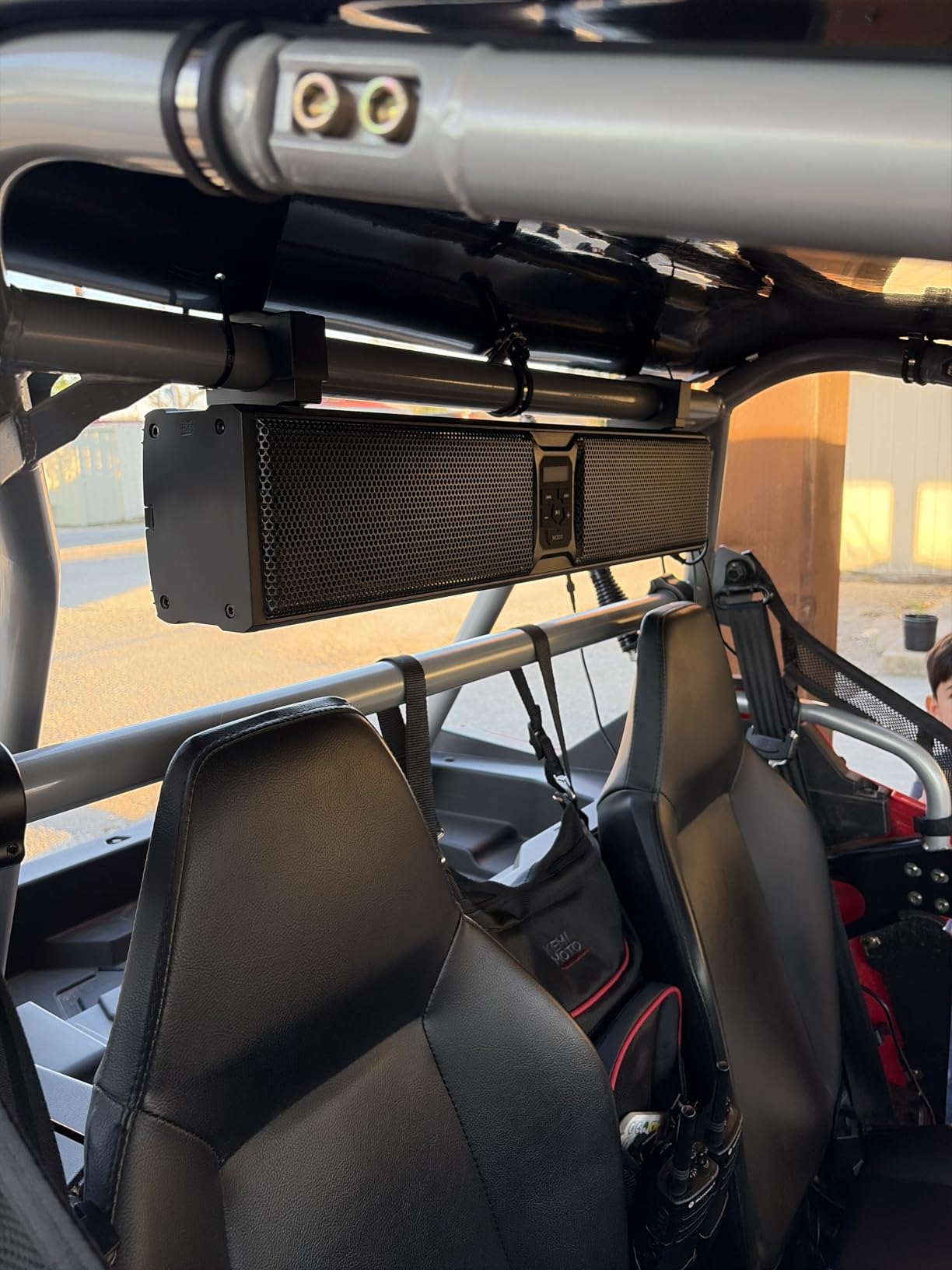 KEMIMOTO 6-Speaker Metal UTV Sound Bar, 25-inch IP65 Waterproof Golf Cart Sound Bar, ATV Speaker Bluetooth with RGB, SxS Soundbar Compatible with Polaris RZR Can-Am w/ 1.25 in - 2 in Roll Bar customer photo 1