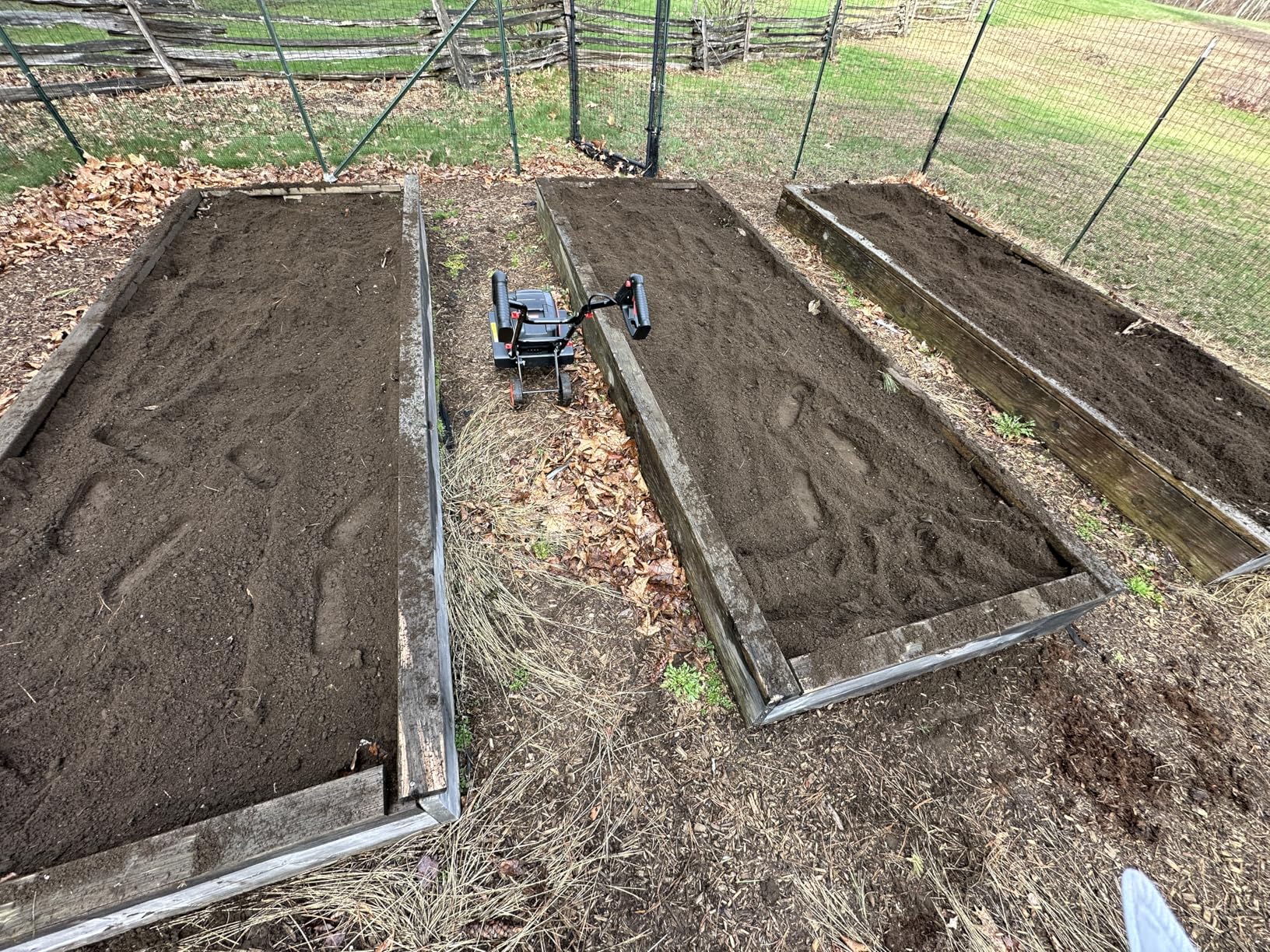 MZK 40V 12-inch Cordless Garden Tiller, 12In Width and 8.6In Depth Garden Rototiller, Battery Powered Garden Cultivator for Lawn/Gardening/Soil Cultivation (2 * 4.0Ah Battery&Charger Included), TC12D02 customer photo 2