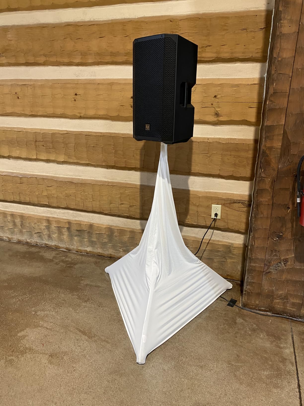 Electro-Voice EVERSE 12 12-Inch Weatherized Battery-Powered Loudspeaker with Bluetooth Audio and Control (Black) customer photo 1