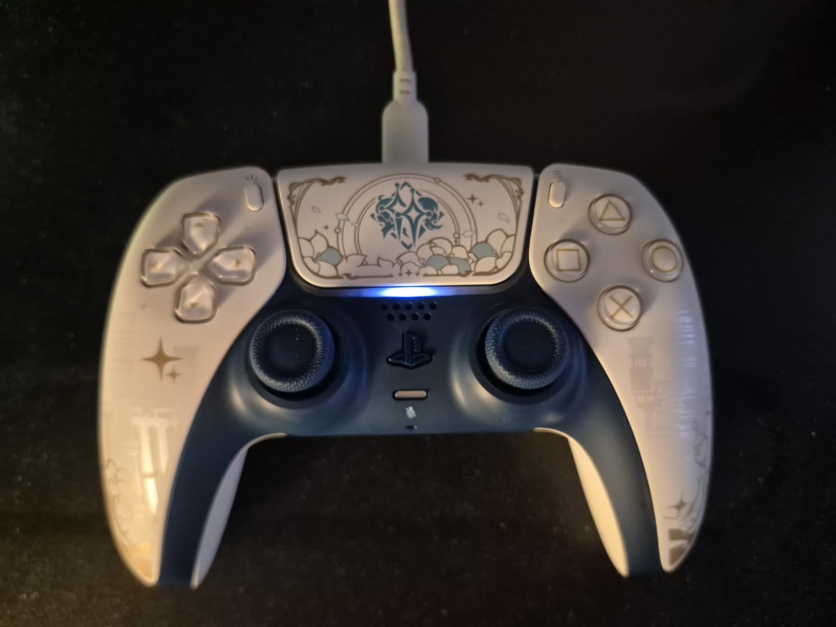 PlayStation DualSense Wireless Controller - Sterling Silver customer photo 1