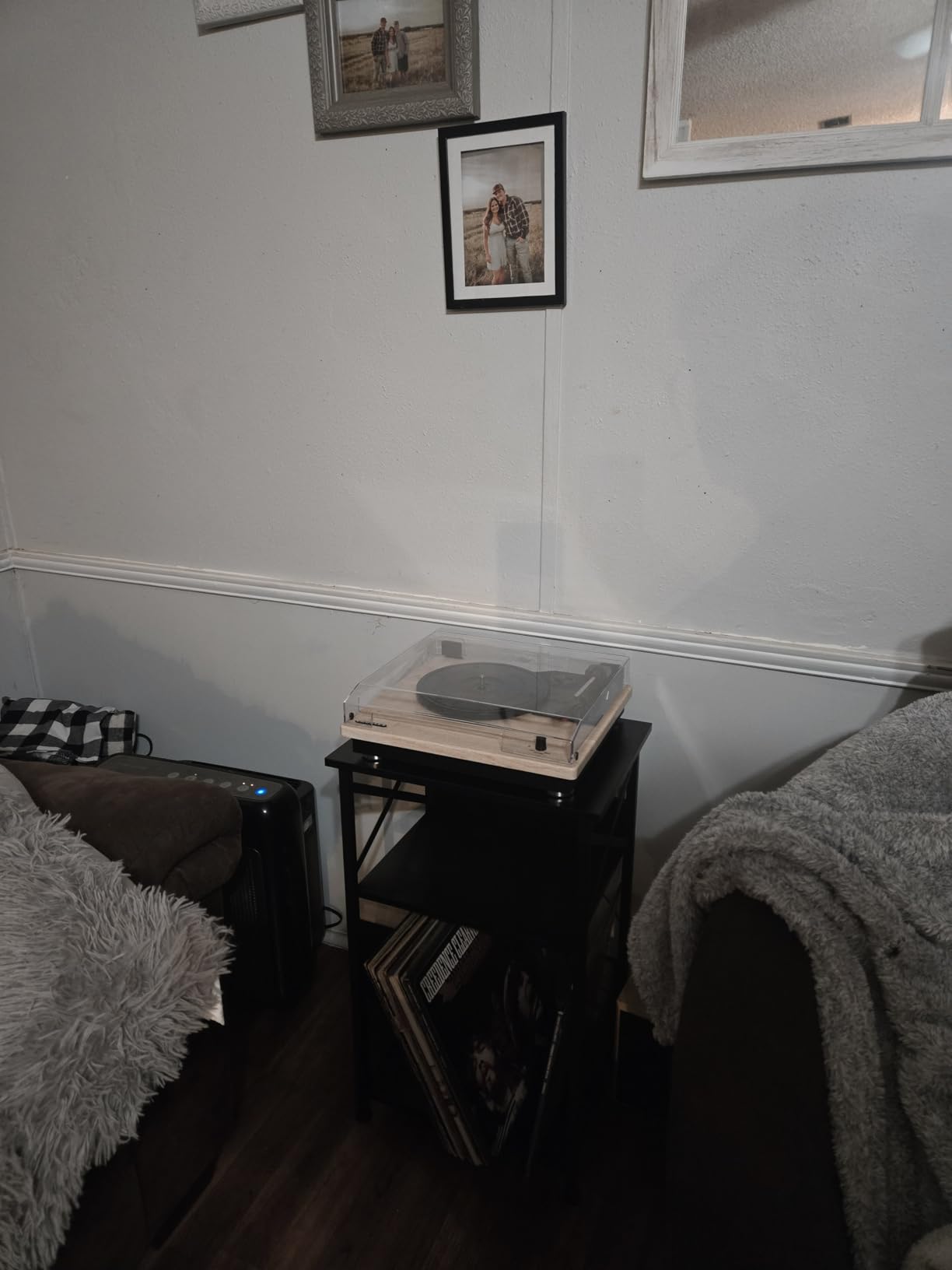 AMHANCIBLE Record Player Stand with Charging Station, Turntable Stand with Storage Cabinet, 3 Tier End Table Hold Up to 100 Albums customer photo 1