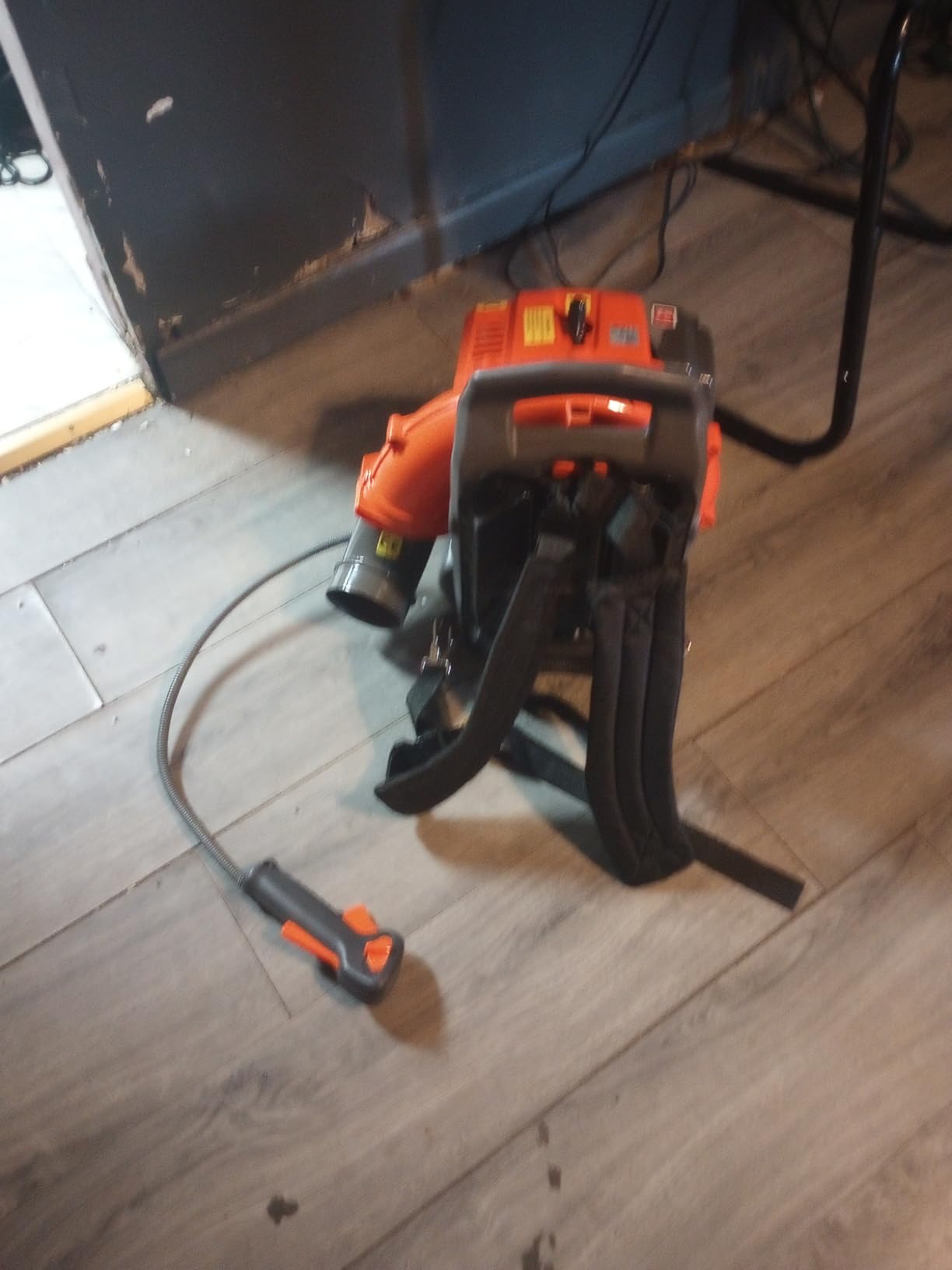 Backpack Gas Powered Leaf Blower, 52CC 550CFM 3HP 2 Stroke Grass Lawn Blower Air Cooling Gasoline Backpack Grass Blower with Air-Cooled, Snow Blower for Outdoor (550CFM 52CC) customer photo 1