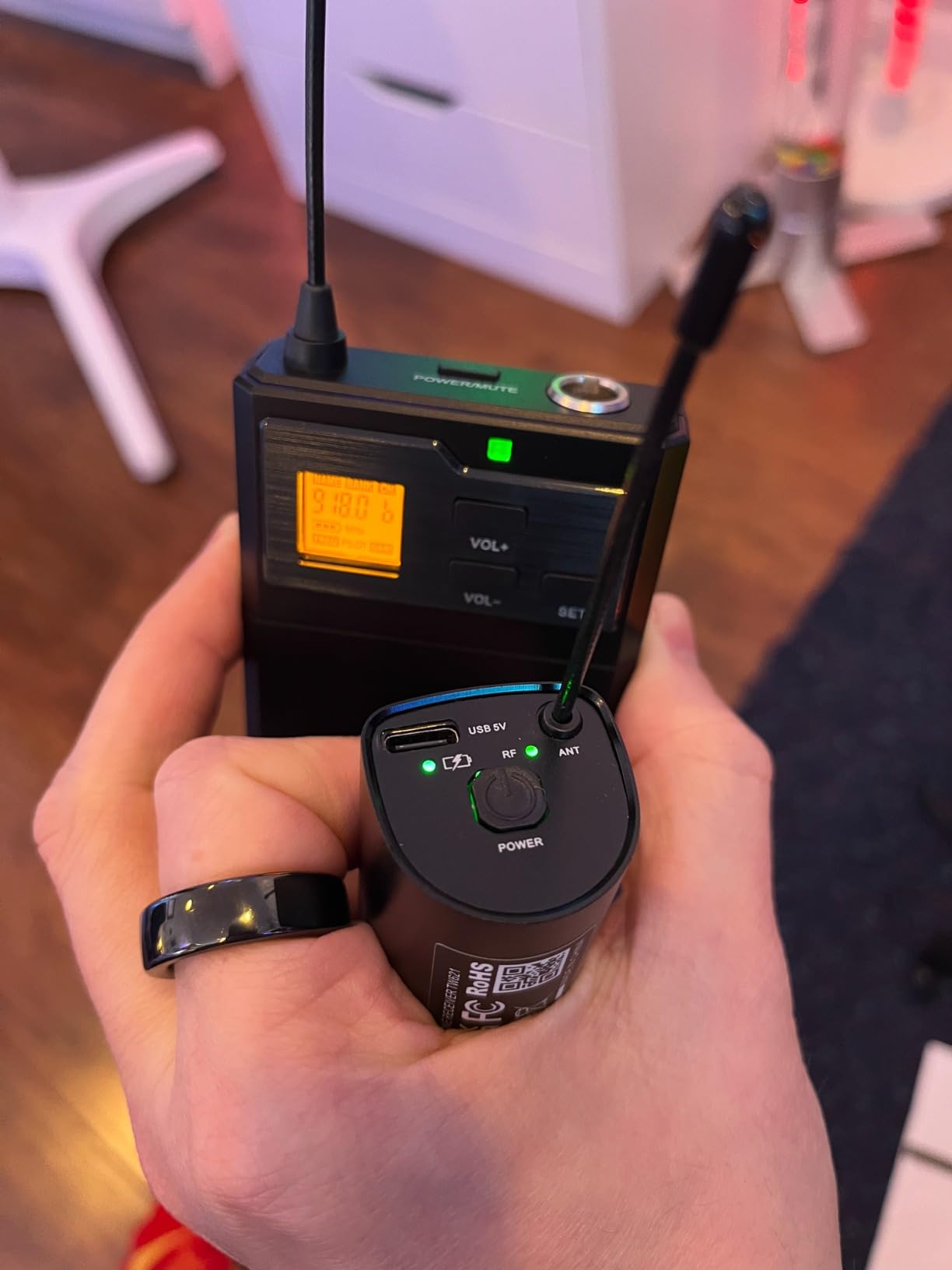 TONOR UHF Wireless Microphone System with Headset Lavalier Lapel Mic, Bodypack Transmitter, Rechargeable Receiver, 15 Channels 60 m/200ft Range 1/4