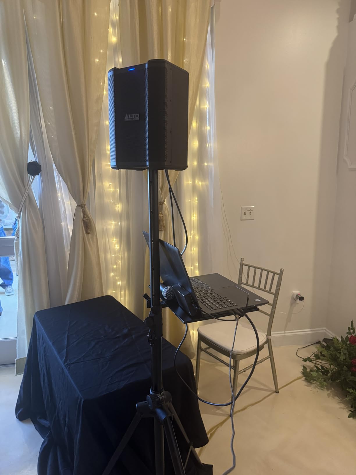 ALTO Busker 200W Portable PA Speaker System with Rechargeable Battery, Bluetooth, 3-Channel Mixer, Alesis FX, App Control, USB Charging customer photo 2