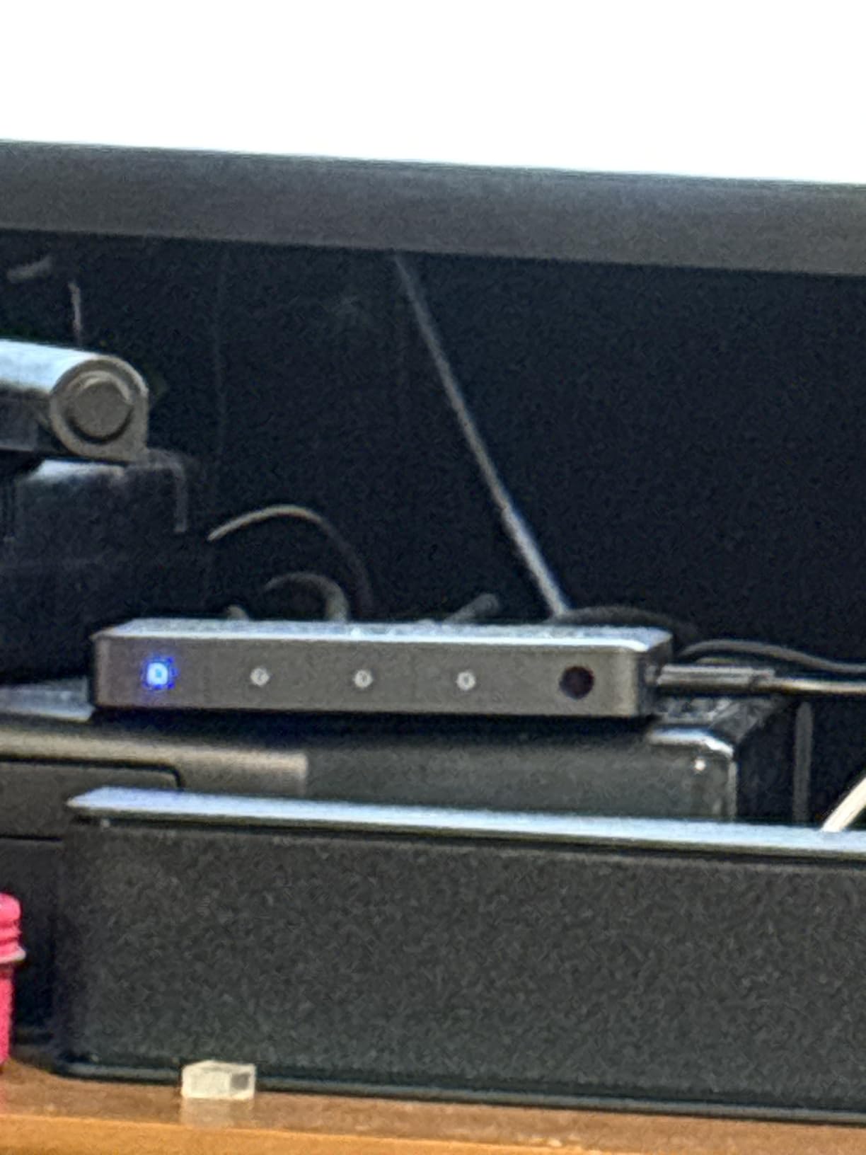 Anker HDMI Switch, 4K@60Hz HDMI Switcher, 4 in 1 Out with Smooth Finish, Supports HDR/3D/Dolby/DTS, Compatible with Laptops,PC,Xbox,PS5/PS4,Projector customer photo 1