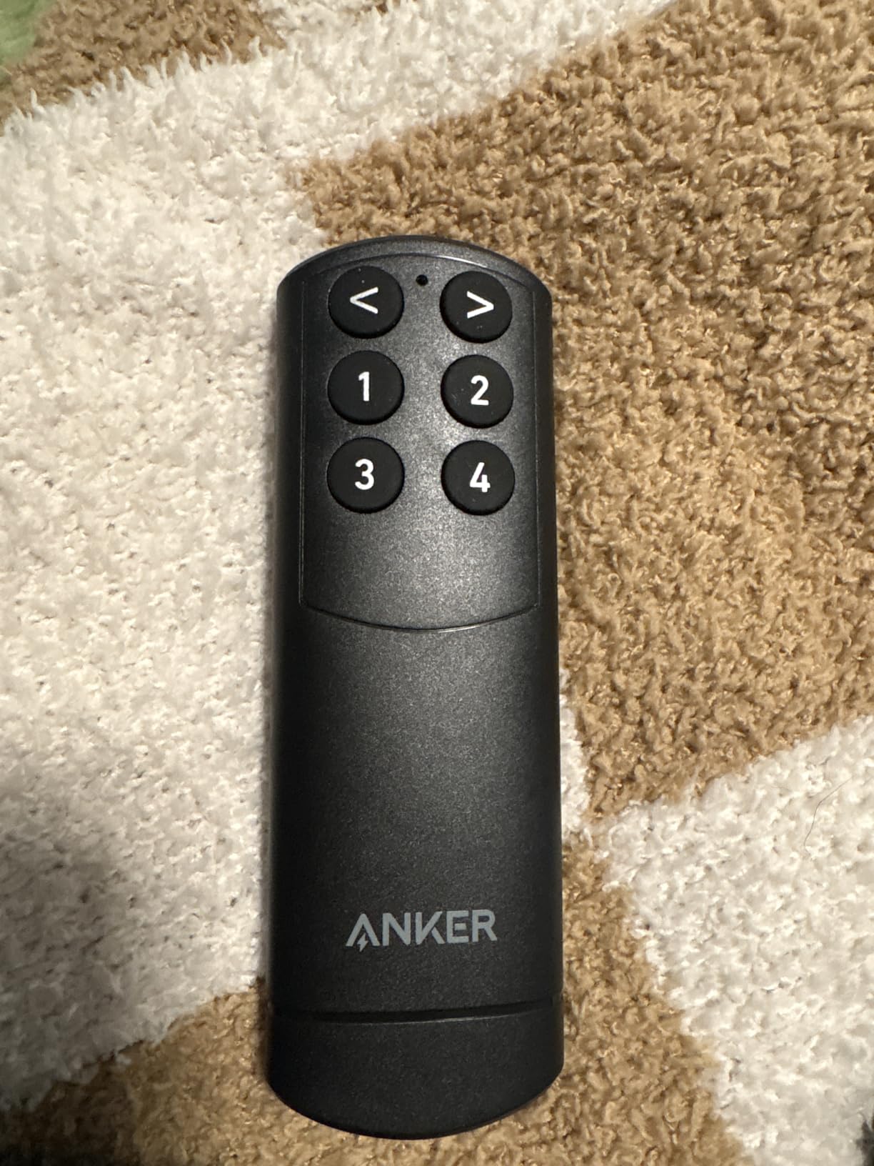 Anker HDMI Switch, 4K@60Hz HDMI Switcher, 4 in 1 Out with Smooth Finish, Supports HDR/3D/Dolby/DTS, Compatible with Laptops,PC,Xbox,PS5/PS4,Projector customer photo 2