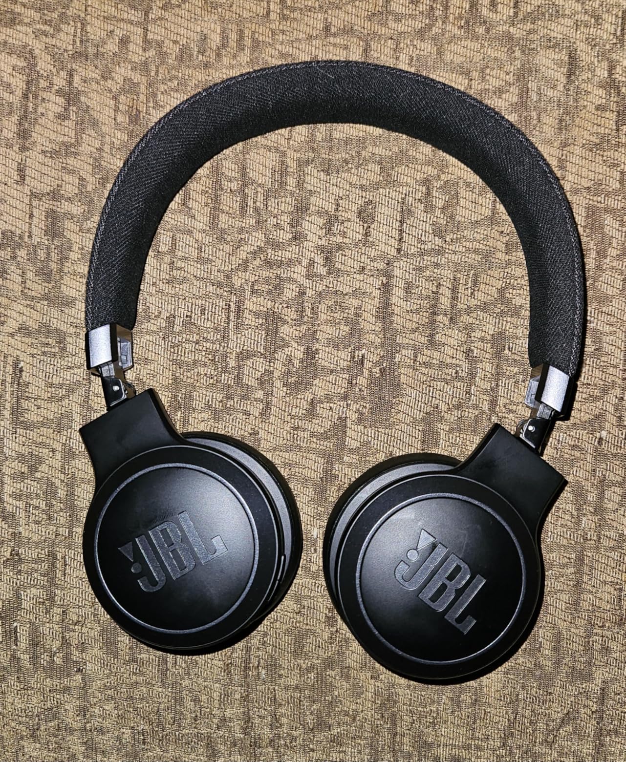 JBL Live 670NC - Wireless On-Ear Headphones with Adaptive Noise Cancelling with Smart Ambient, Up to 65h Battery Life with Speed Charge, Lightweight, Comfortable and Foldable Design (Blue) customer photo 1