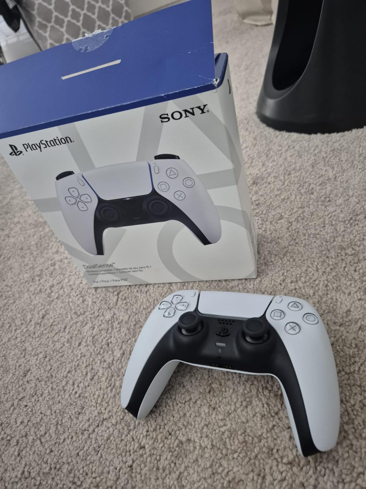 PlayStation DualSense Wireless Controller - White customer photo 1