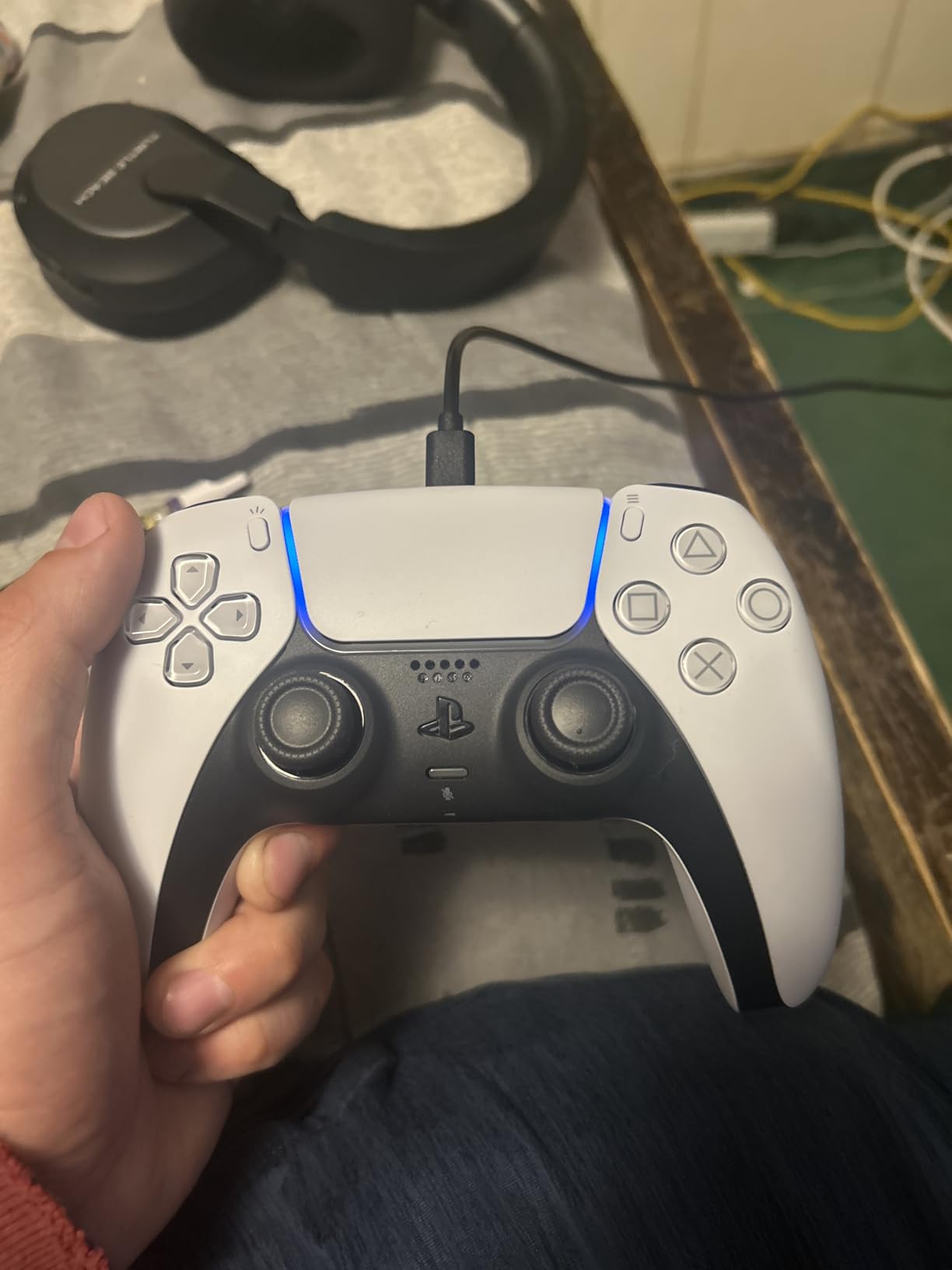 PlayStation DualSense Wireless Controller - White customer photo 2