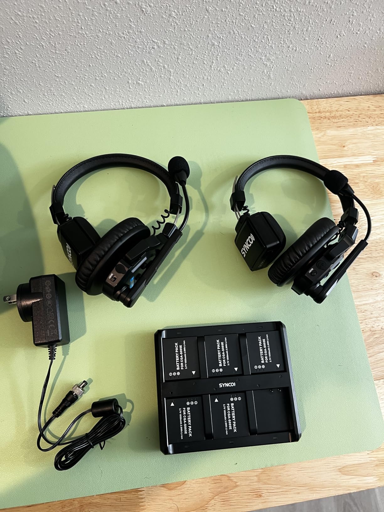 SYNCO XTALK X5 Wireless Intercom Headset System, 2.4GHz Full Duplex Group Talk Coms with 24H 350M/1148FT Real-time Monitoring, Single-Ear-Headsets-for-Communication customer photo 2