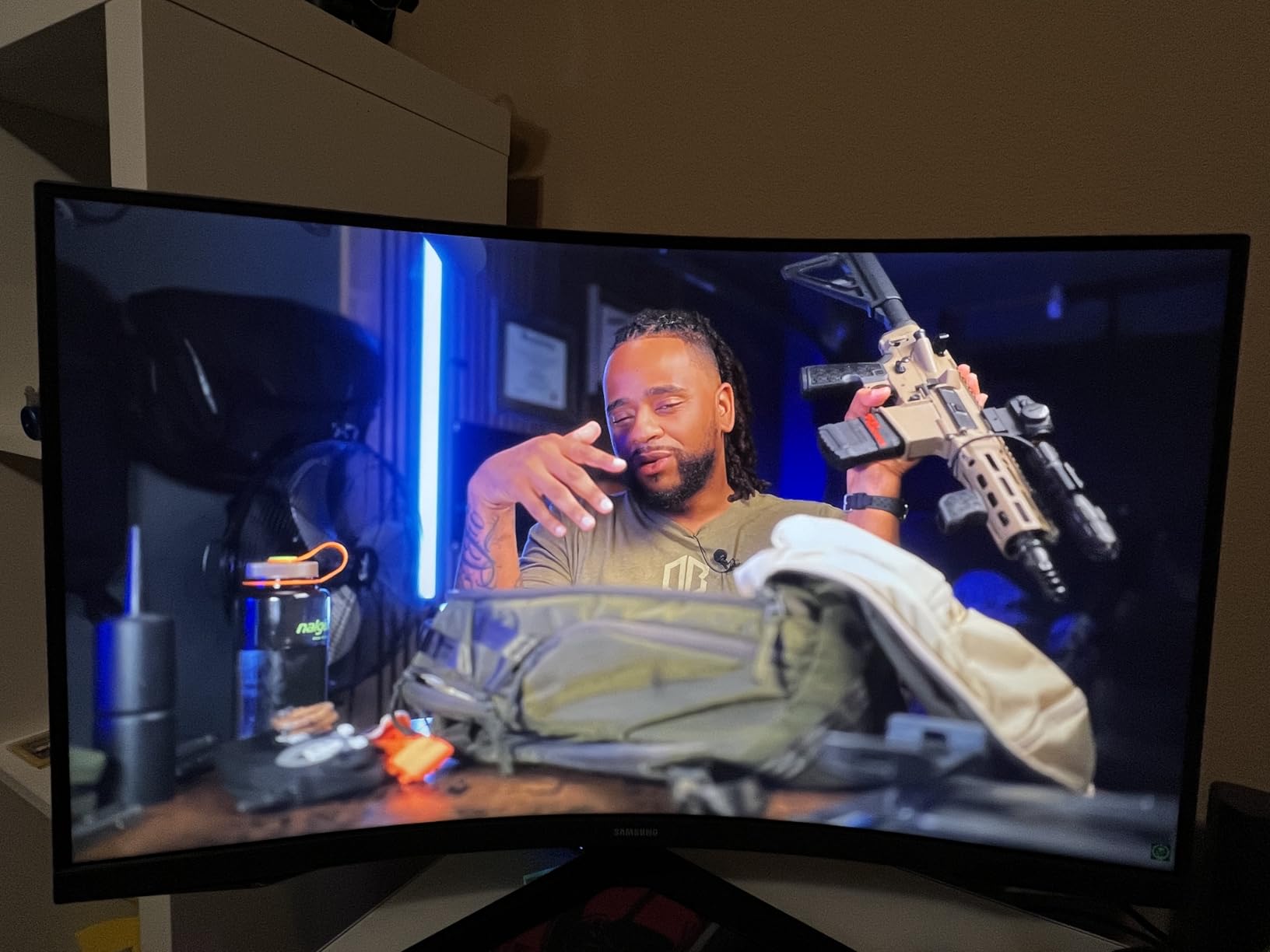 Samsung 27-Inch Odyssey G55C Series QHD 1000R Curved Gaming Monitor, 1ms(MPRT), HDR10, 165Hz, AMD Radeon FreeSync, Eye Care customer photo 1