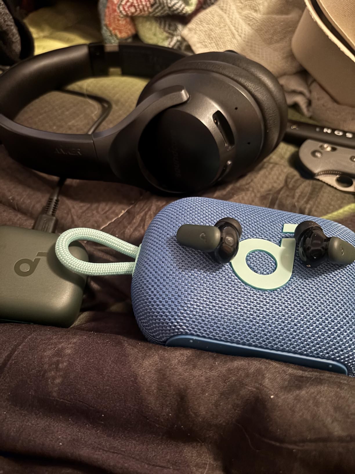 Soundcore P30i by Anker Noise Cancelling Earbuds, Strong and Smart Noise Cancelling, Powerful Bass, 45H Playtime, 2-in-1 Case and Phone Stand, IP54, Wireless Earbuds, Bluetooth 5.4 (Black) customer photo 1