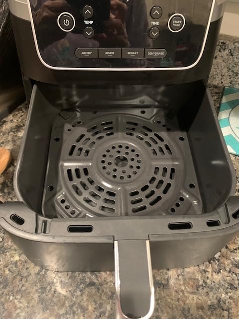 Ninja | Air Fryer | 6.5 QT Pro XL Capacity fits 9lbs of Wings | 6-in-1 Max Crisp, Air Fry, Roast, Bake, Reheat & Dehydrate | Nonstick Basket, Crisper Plate & Recipe Guide | Grey | AF181 customer photo 2