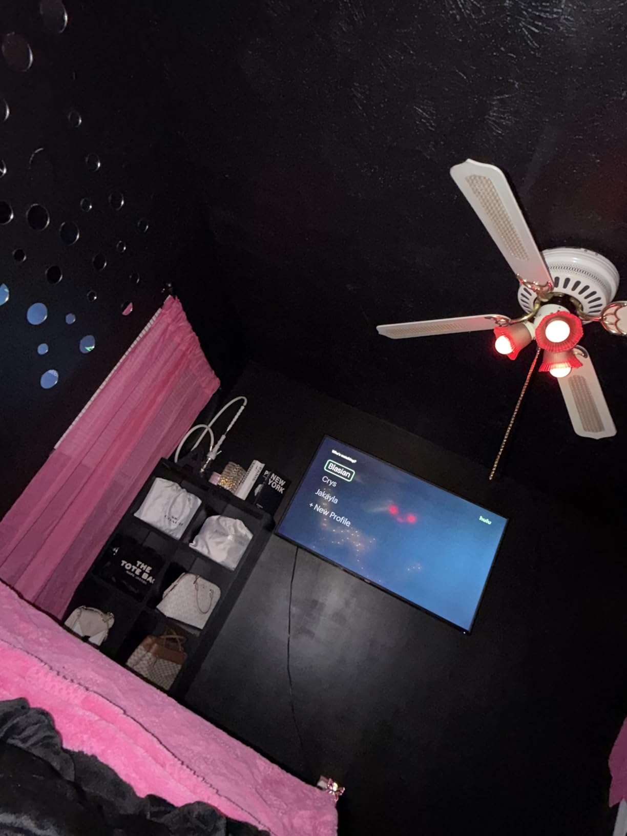 USX MOUNT Full Motion TV Wall Mount for Most 32-70 inch TVs up to 99 lbs, Wall Mount Bracket with Dual Articulating Arms, Swivel, Tilt, Max VESA 400x400mm, TV Mount Fits 12 inch and 16 inch Wood Studs customer photo 1