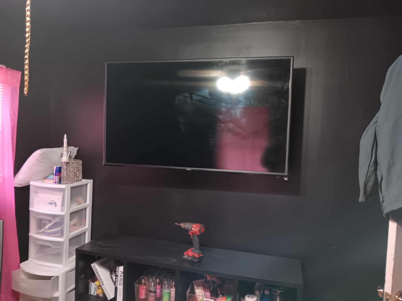 USX MOUNT Full Motion TV Wall Mount for Most 32-70 inch TVs up to 99 lbs, Wall Mount Bracket with Dual Articulating Arms, Swivel, Tilt, Max VESA 400x400mm, TV Mount Fits 12 inch and 16 inch Wood Studs customer photo 2