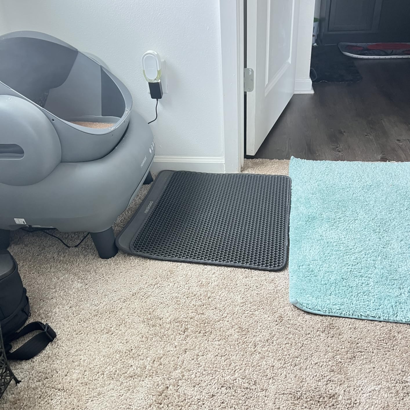 Neakasa M1 Plus Open-Top Self-Cleaning Cat Litter Box, 360 Safety Sensors, Advanced Odor & Leak Control, Automatic for Large & Multi-Cat Homes, Litter Mat & 2 Rolls Refill Bags Included customer photo 1