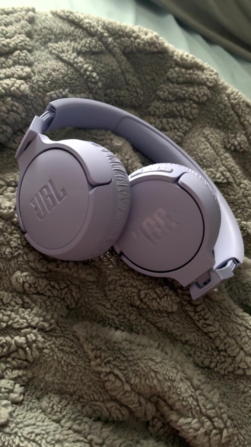 JBL Tune 670NC - Adaptive Noise Cancelling with Smart Ambient Wireless On-Ear Headphones, Up to 70H Battery Life with Speed Charge, Lightweight, Comfortable and Foldable Design (Black) customer photo 1