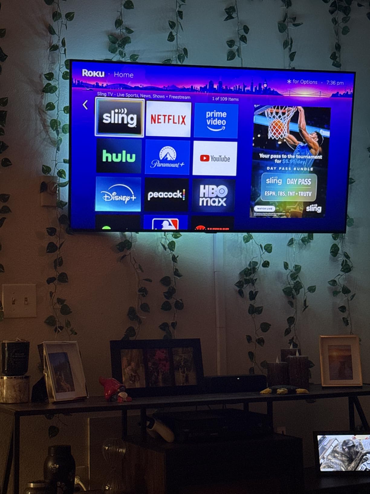 Roku Streambar SE | 2-in-1 TV Soundbar with Built-in 4K/HD/HDR Streaming, Premium Speakers, & Enhanced Speech Clarity for Crisp, Clear Dialogue - Quick Guided Simple Setup customer photo 1