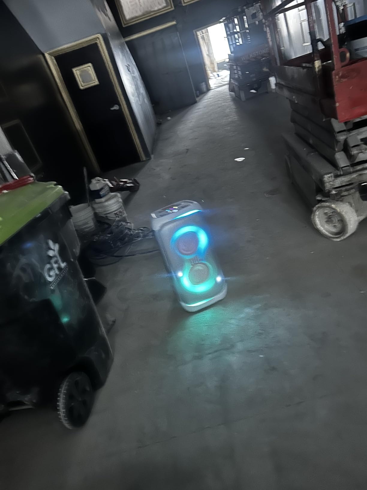 JBL PartyBox Stage 320 - Portable Party Speaker with Telescopic Handle & Wide, Sturdy Wheels, Powerful JBL Pro Sound, Futuristic lightshow, Up to 18 Hours of Play time, Splash Proof customer photo 1