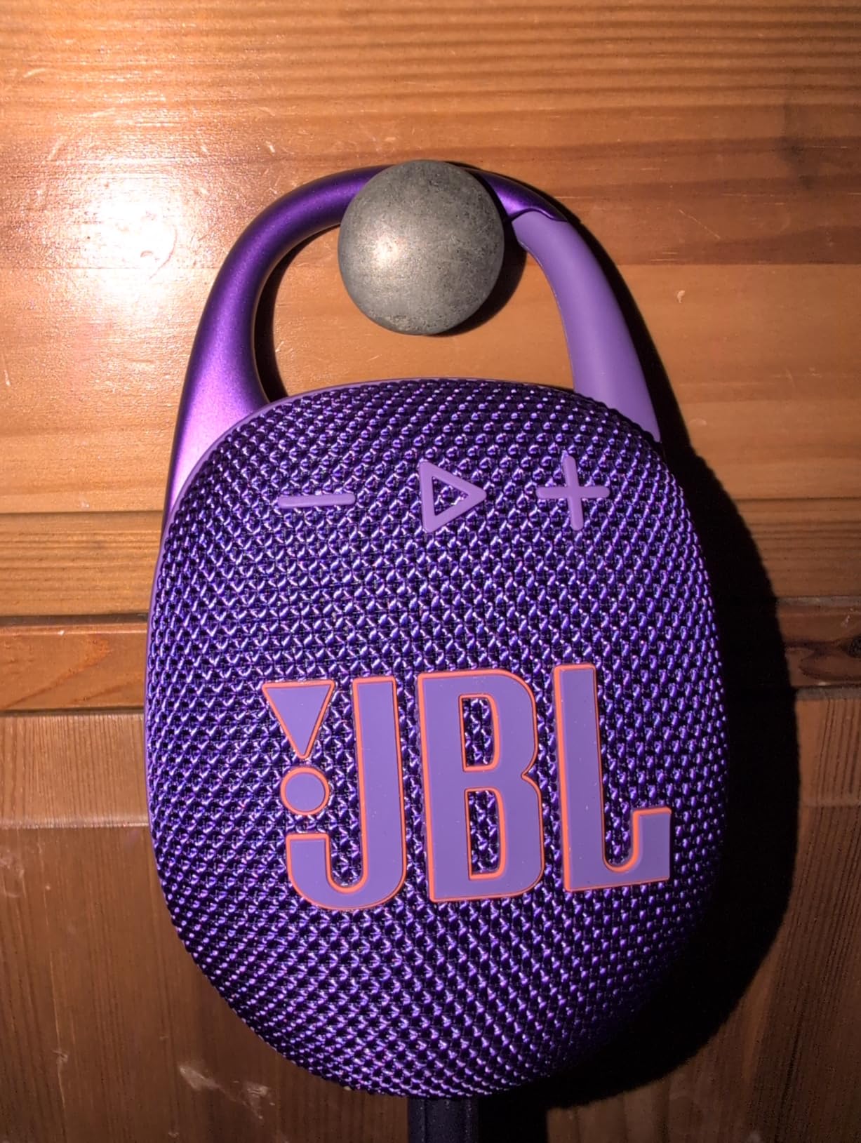 JBL Clip 5 - Ultra-Portable, Waterproof & Dustproof Bluetooth Speaker, Big JBL Pro Sound with Punchy bass, Integrated Carabiner, Up to 12 Hours of Play, Made in Part with Recycled Materials (Purple) customer photo 2
