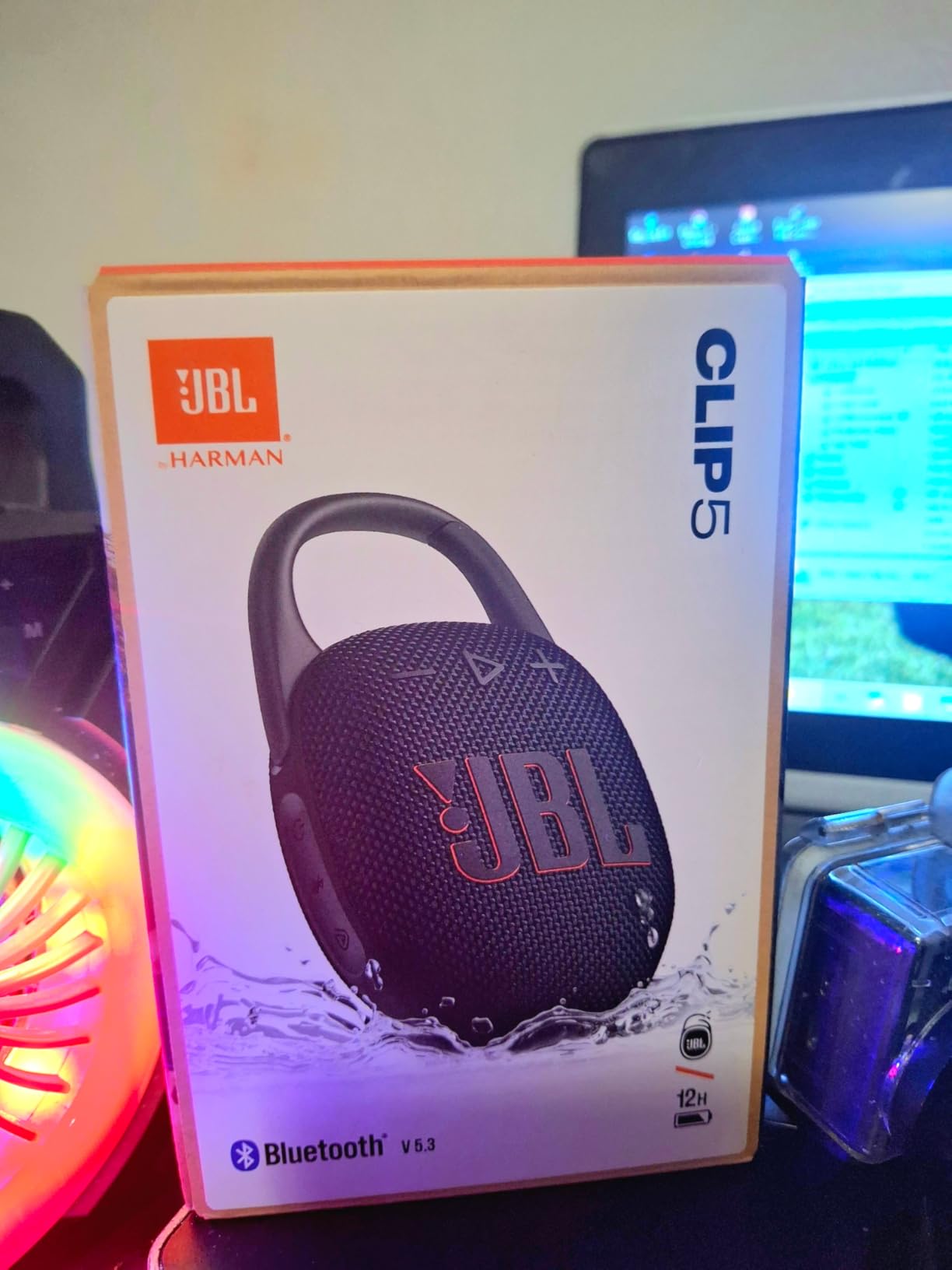 JBL Clip 5 - Ultra-Portable, Waterproof & Dustproof Bluetooth Speaker, Big JBL Pro Sound with Punchy bass, Integrated Carabiner, Up to 12 Hours of Play customer photo 1