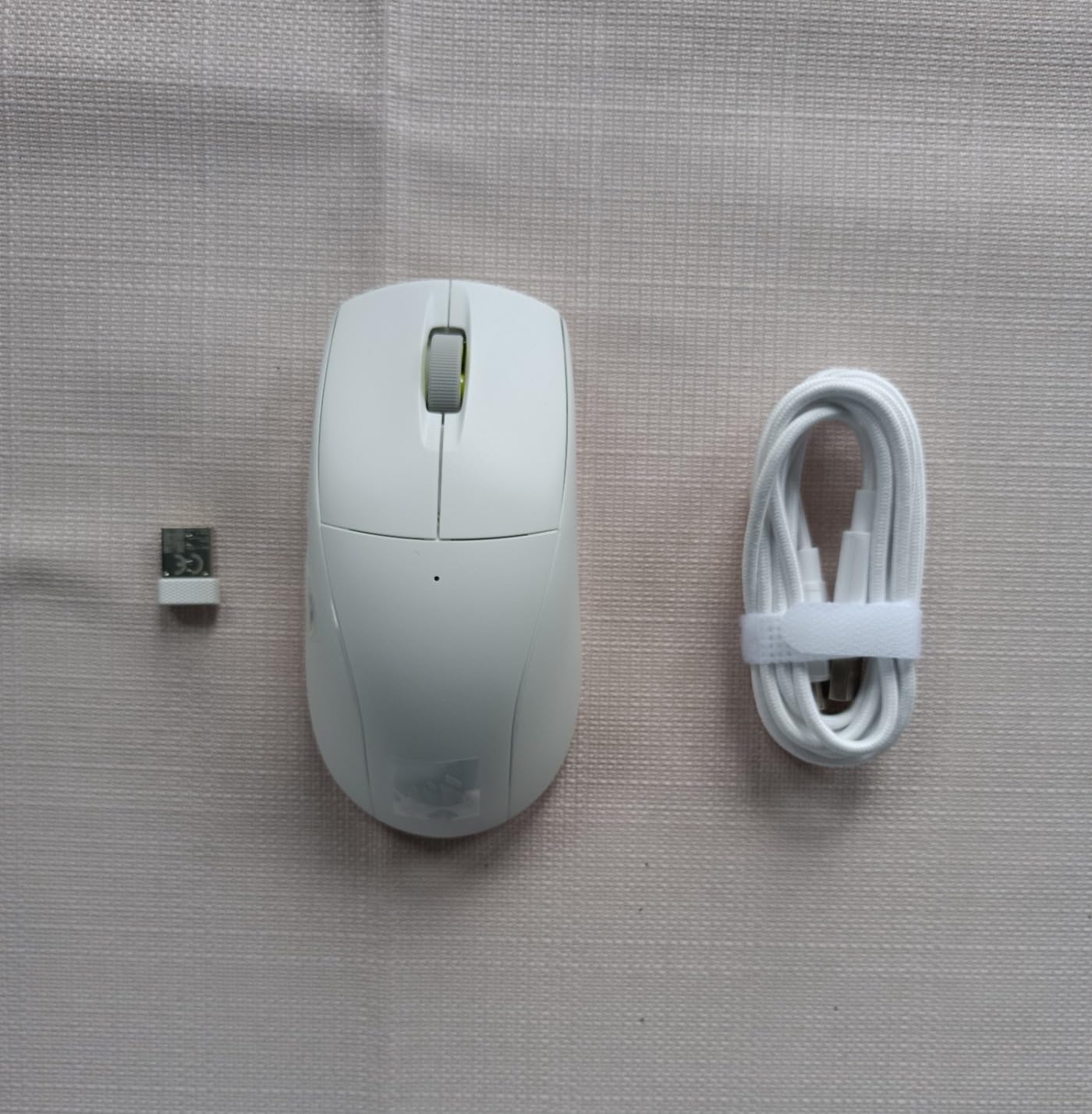 Corsair M75 AIR Wireless Ultra-Light FPS Gaming Mouse - 26,000 DPI - Ultra-Fast Input - Symmetric Shape - iCUE Compatible - PC, Mac - Light Gray customer photo 1