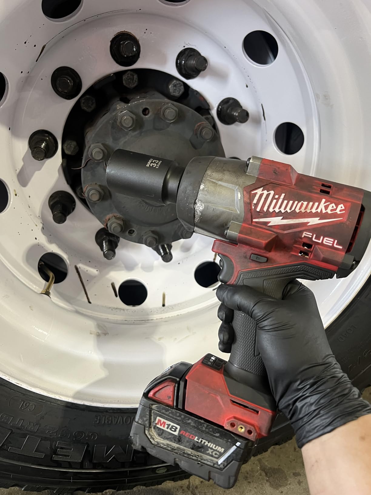Milwaukee Electric - M18 Fuel 1/2 HIGH Torque Impact Wrench W/FRICTI customer photo 2