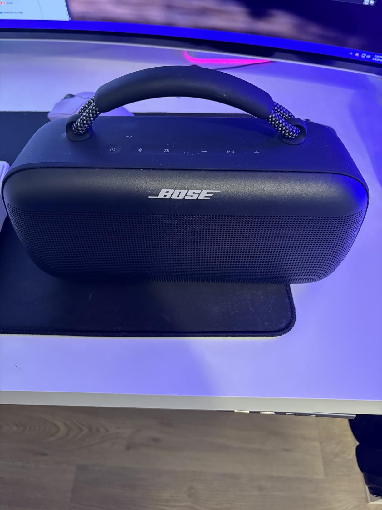 Bose SoundLink Max Bluetooth Speaker - Portable Wireless Party Speaker, IP67 Waterproof, Rope Handle, Up to 20 Hours of Playtime, USB-C, Built-in 3.5mm AUX Input, Black customer photo 1