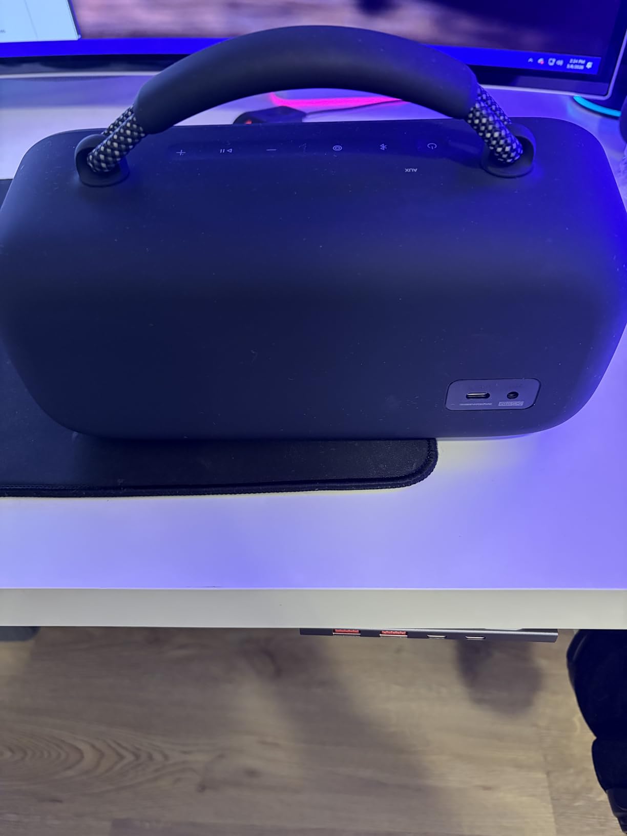 Bose SoundLink Max Bluetooth Speaker - Portable Wireless Party Speaker, IP67 Waterproof, Rope Handle, Up to 20 Hours of Playtime, USB-C, Built-in 3.5mm AUX Input, Black customer photo 2