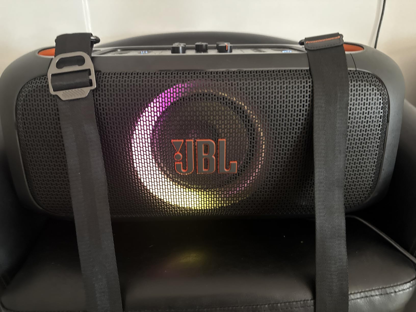 JBL PartyBox On-The-Go Essential - Portable Party Speaker with Built-in Lights and Wireless mic, Amazing JBL Pro Sound, IPX4 splashproof Protection, 6 Hours of Playtime customer photo 1