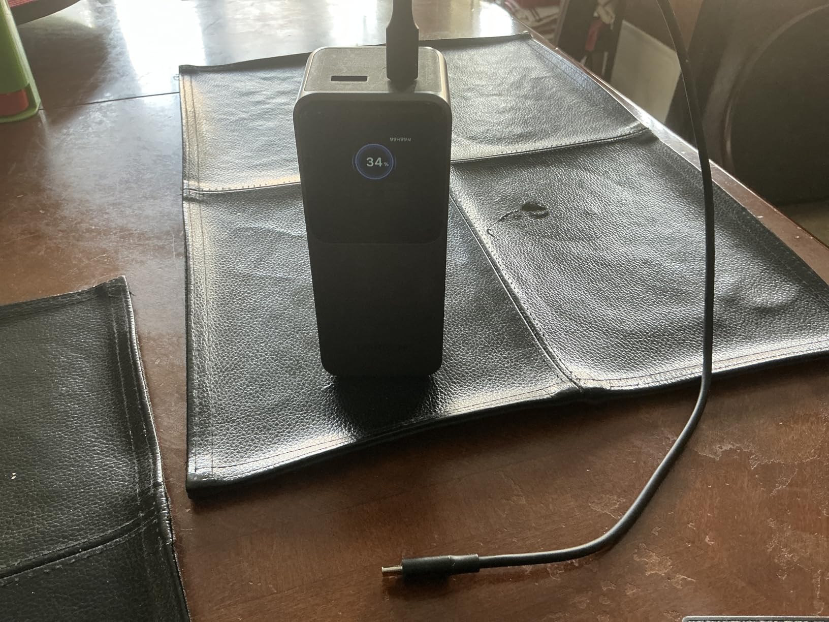 UGREEN Nexode Power Bank 20000mAh 130W Portable Charger 72Wh PD Fast Charging 3-Port USB C Battery Pack with TFT Smart Display for MacBook/iPad/iPhone 17/16/Samsung S26 and More customer photo 1