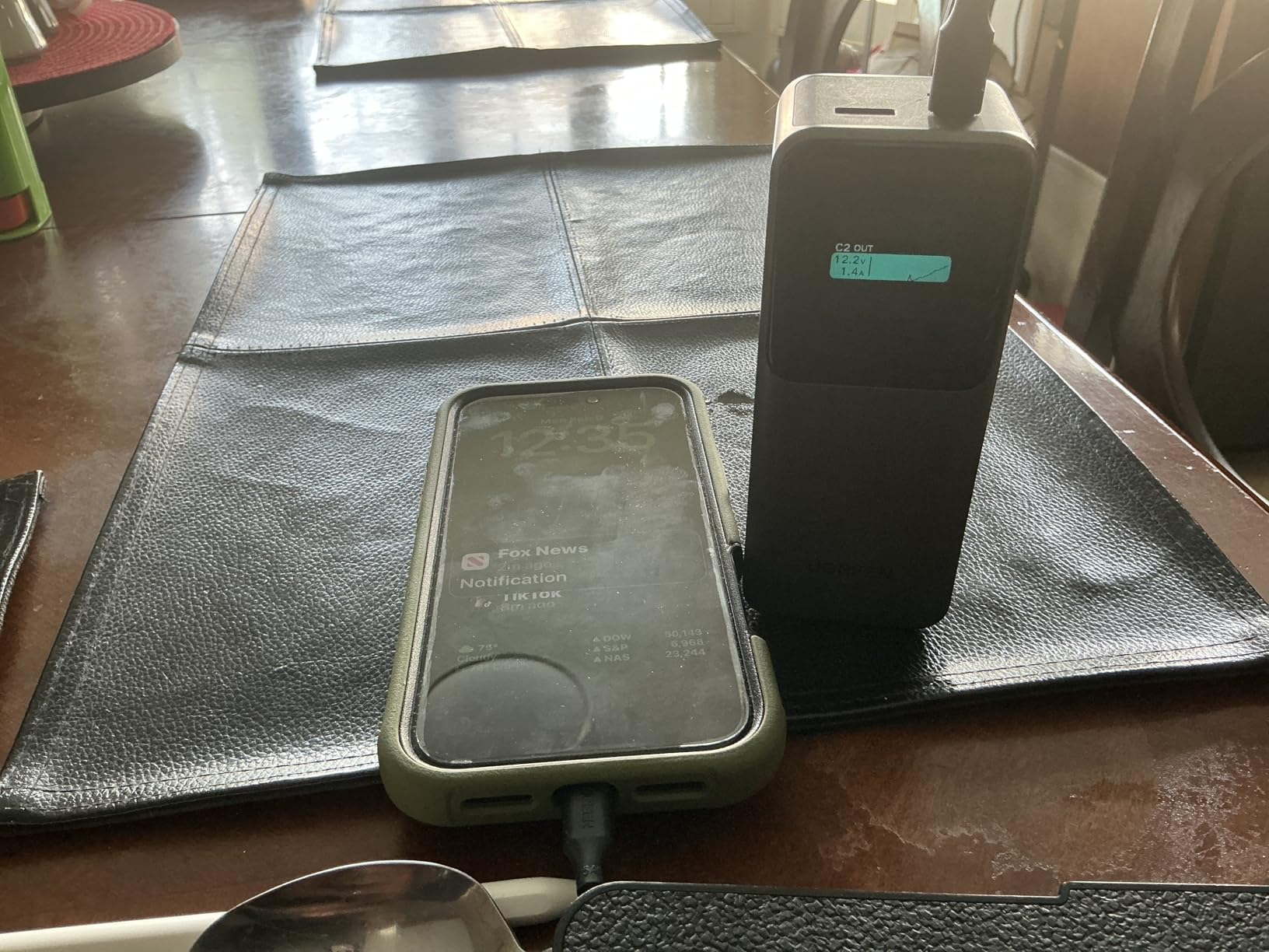 UGREEN Nexode Power Bank 20000mAh 130W Portable Charger 72Wh PD Fast Charging 3-Port USB C Battery Pack with TFT Smart Display for MacBook/iPad/iPhone 17/16/Samsung S26 and More customer photo 2