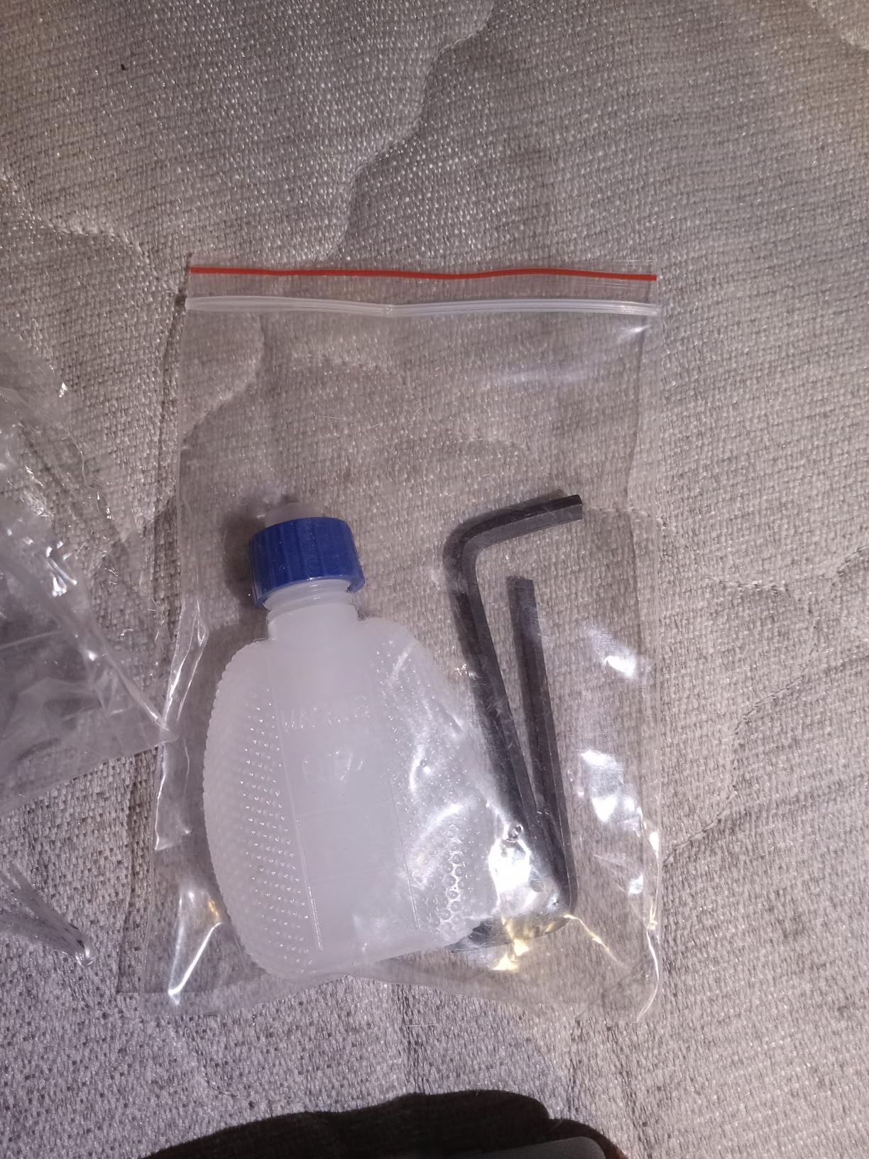 AEROPRO Tools Pneumatic Brad Nailer, 18 Gauge Air Brad Nail Gun with 1000pcs Nails for Upholstery, DIY Project, Woodworking customer photo 2