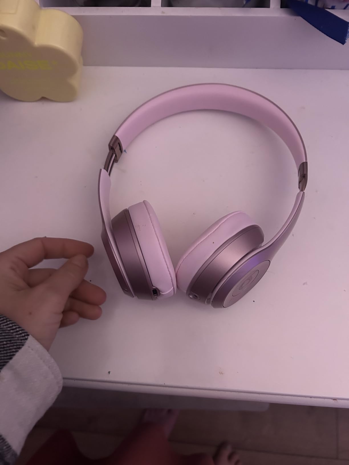 Beats Solo 4 - Wireless On-Ear Bluetooth Headphones, Up to 50-Hour Battery Life, Ultra-Lightweight Comfort, Powerful and Balanced Sound, Apple & Android Compatible - Matte Black customer photo 2