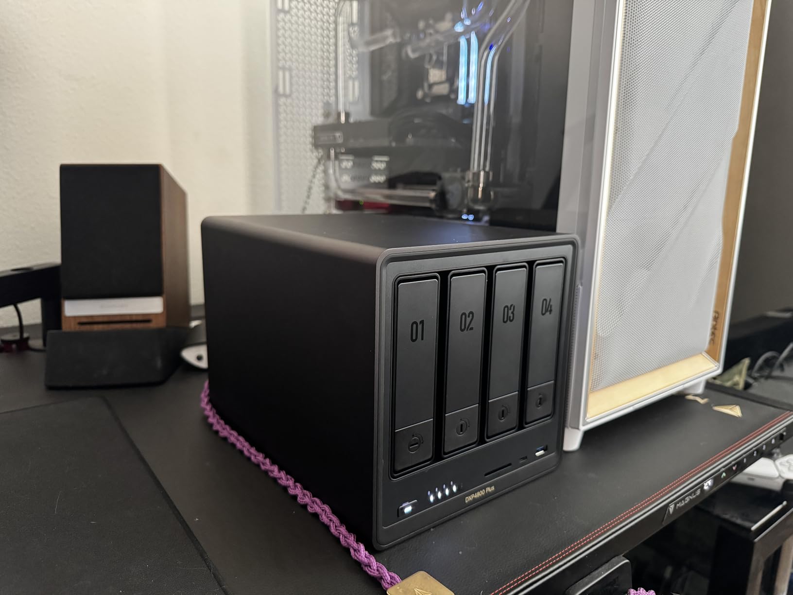 UGREEN NASync DXP4800 Plus 4-Bay Desktop NAS, Intel Pentium Gold 8505 5-Core CPU, 8GB DDR5 RAM, 128G SSD, 1 * 10GbE, 1 * 2.5GbE, 2 * M.2 NVMe Slots, 4K HDMI customer photo 1