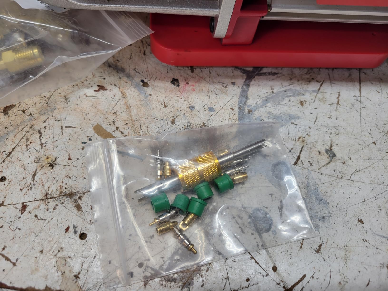 R410a Adapter for Mini Split System, Charging Vacuum Port Adapter, 5/16 Female 1/4 Male Flare, Valve Core Remover, r134a Hose Gaskets, 5V1 Valve Cores, for Air Conditioners Refrigeration HVAC Service customer photo 1