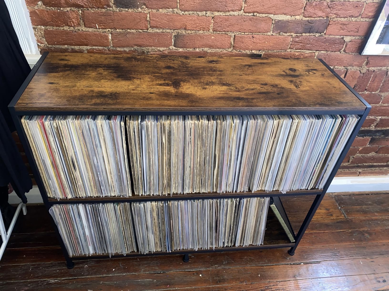 3-Tier Vinyl Record Storage: Vintage Player Table with Spacious Storage - Up to 450 Records, Turntable Stand with Adjustable Dividers, Extra Top Surface for Audio Equipment customer photo 1