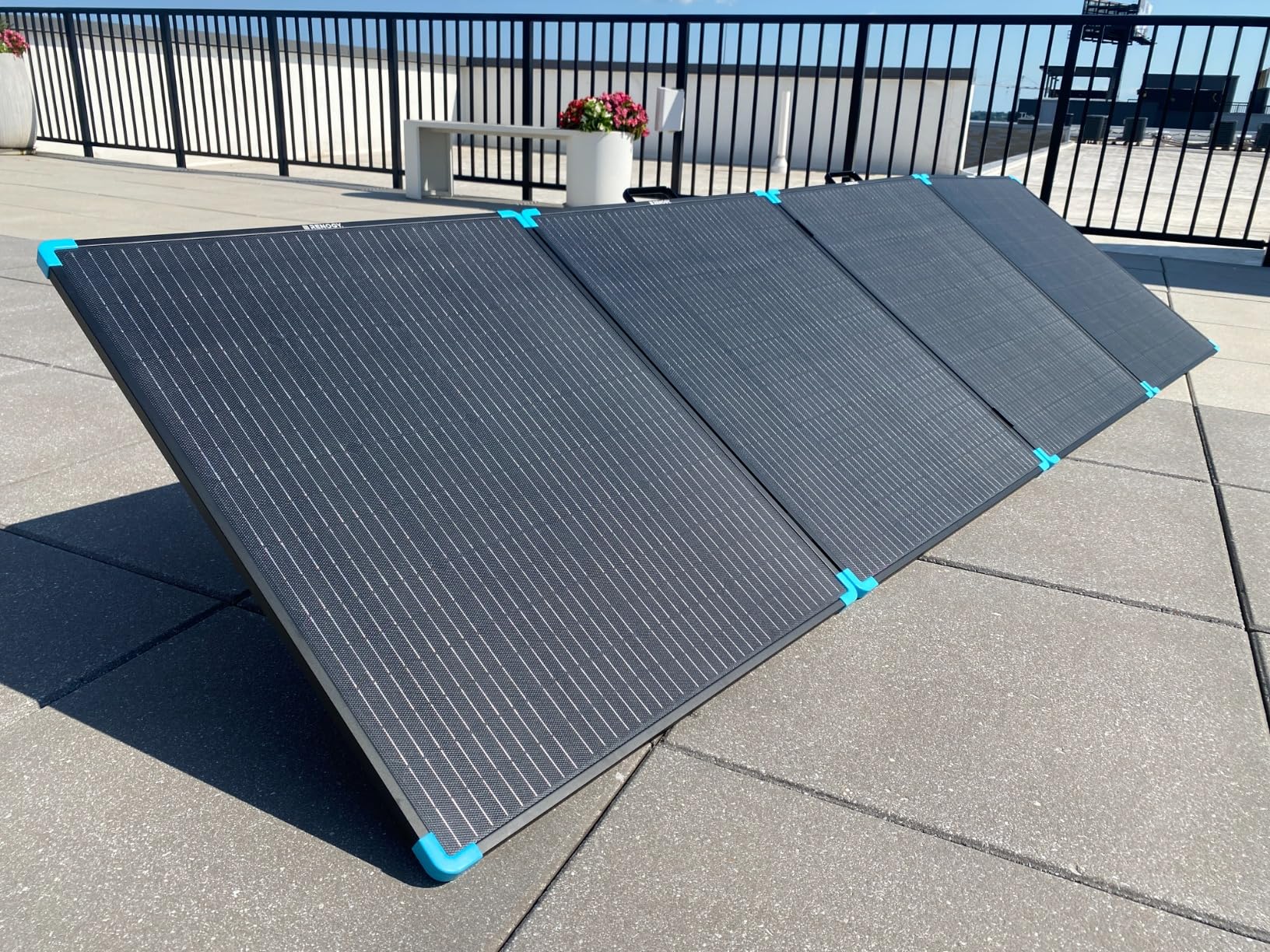 BougeRV 400W Portable Solar Panel Suitcase, 23% High Efficiency Foldable Solar Charger for Power Station, Durable for Decades, with Sturdy Kickstands, IP67 Waterproof for RV Camping Off-Grid Blackouts customer photo 2