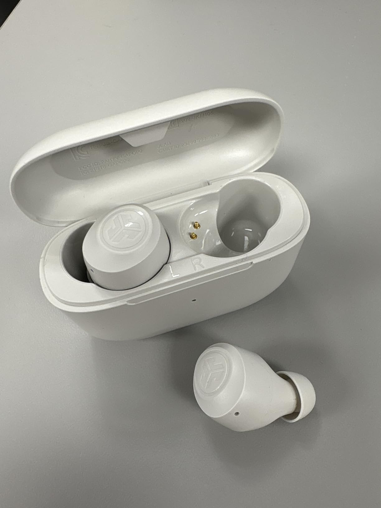 JLab Go Air Pop+ True Wireless Earbuds, in Ear Headphones, Bluetooth Earphones, 35H Playtime Ear Buds, Bluetooth Earbuds with Microphone, USB-C Charging Case, Dual Connect, EQ3 Sound, Cloud White customer photo 2