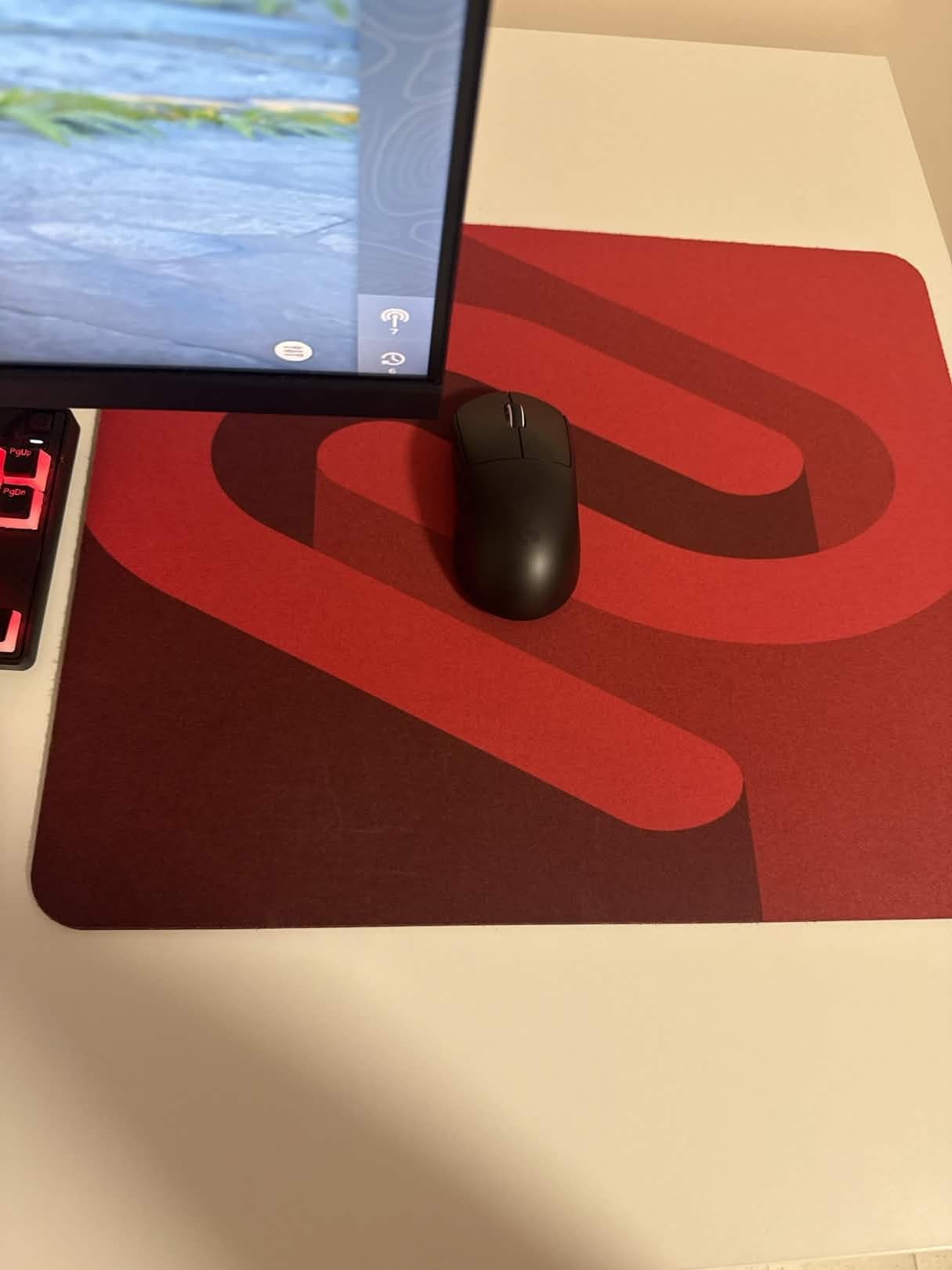 BenQ Zowie G-SR-SE Bi Large Esports Gaming Mouse Pad, Humidity Resistance Color Cloth, Smooth Glide Feeling with Steady Control, Non-Stitched Edges, Uniform high-Density Rubber customer photo 1