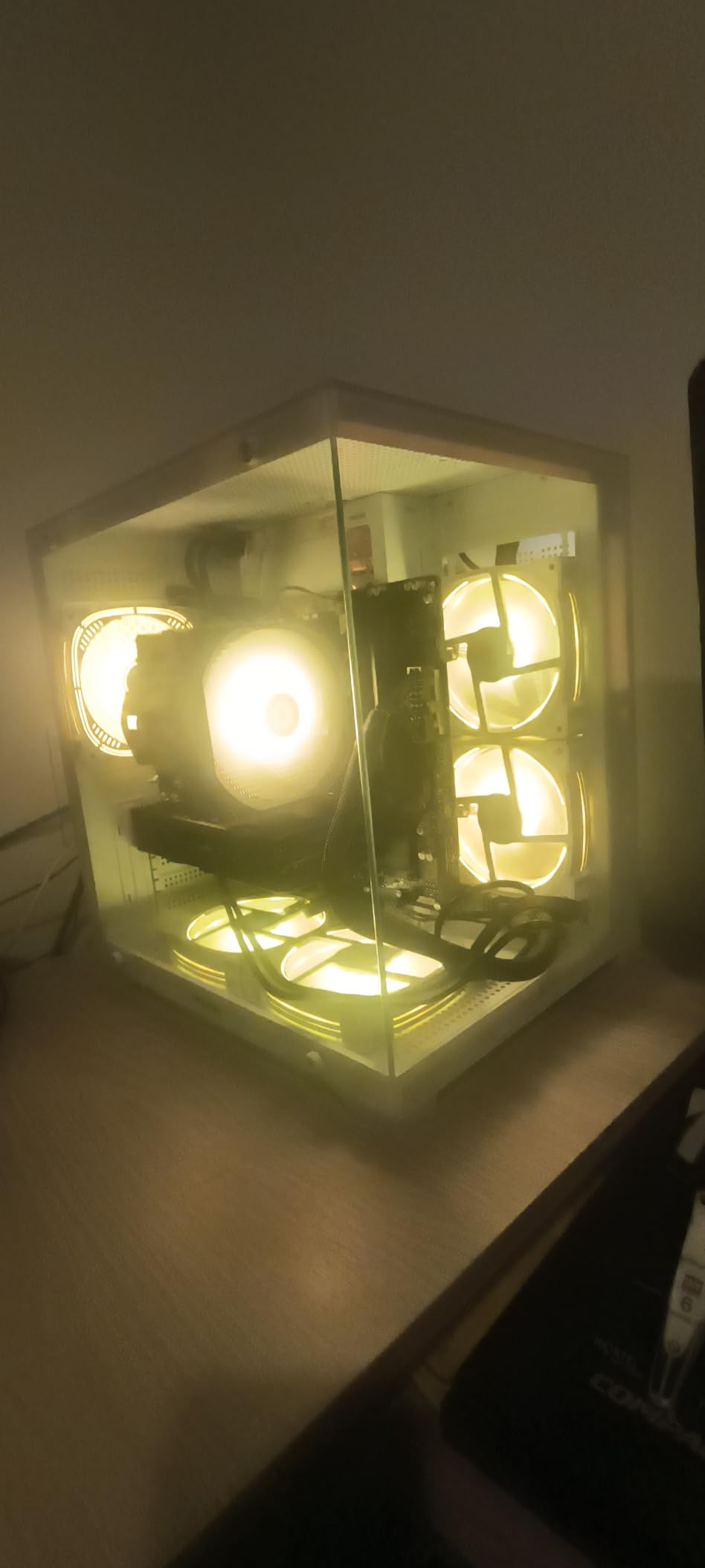 AMD Ryzen 5 9600X 6-Core, 12-Thread Unlocked Desktop Processor customer photo 1