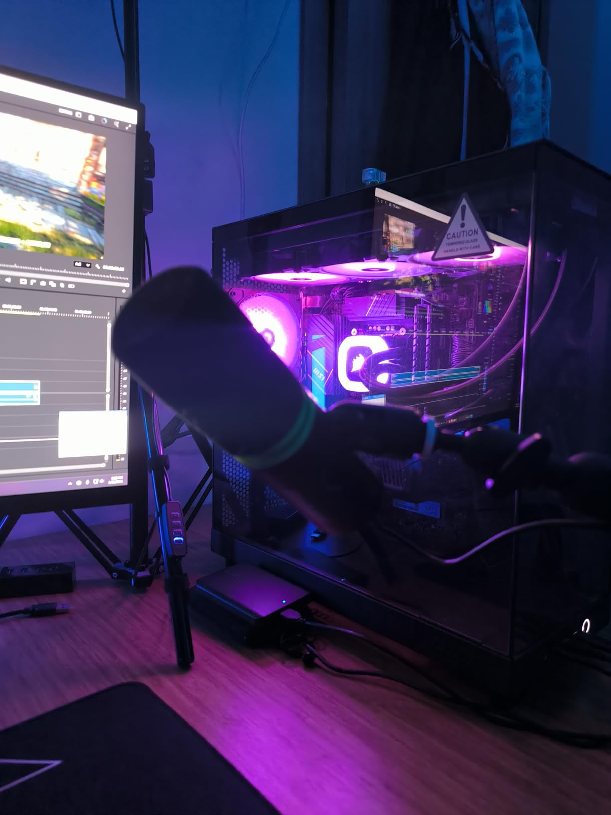 Shure MV6 Gaming Microphone - Dynamic USB Mic for PC Gaming & Streaming with Tap-to-Mute, Noise Cancellation, Desktop Stand & 3.5mm Headphone Monitoring, Black customer photo 2