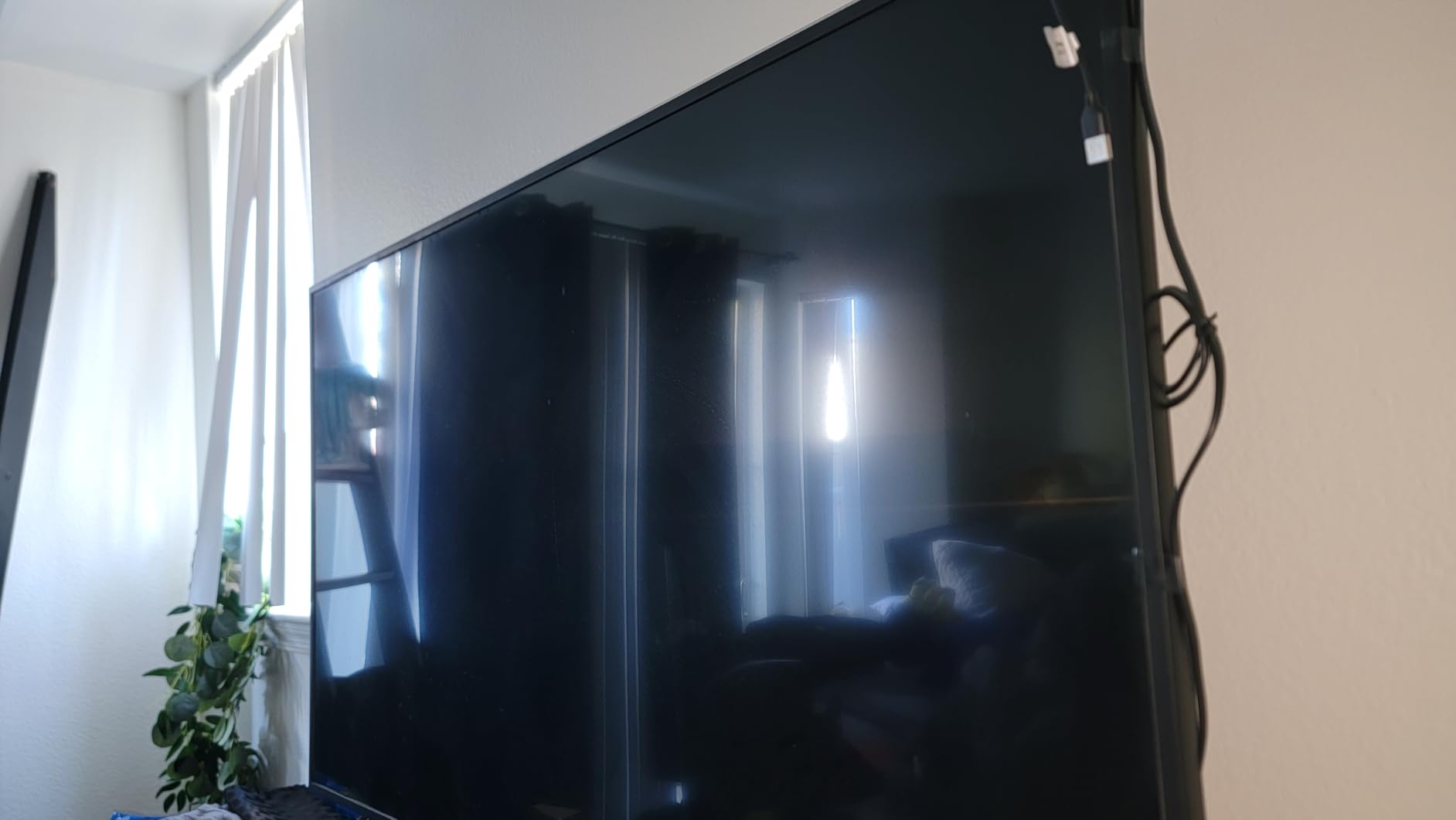 EconoMe TV Wall Mount for Most 32-65 inch Flat Screen LED 4K TVs, TV Mount with Swivel and Tilt Articulating Dual Arms, Full Motion Wall Mount up to 16 inch Stud, Max VESA 400X400mm, up to 99lbs customer photo 2