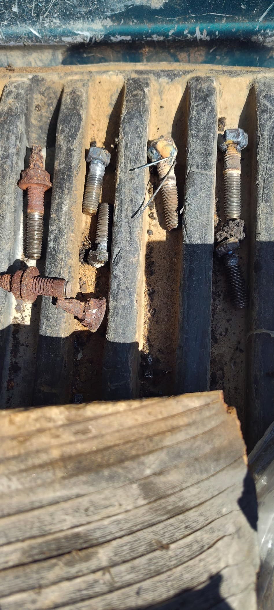 BILT HARD 135A 3-in-1 IGBT Inverter Welder, 110V Flux Core MIG/Lift TIG/Stick Welding Machine with Synergic Control, LED Display, 2T/4T/SPOT Modes & Full Kit (Solar Helmet, Gloves) customer photo 1